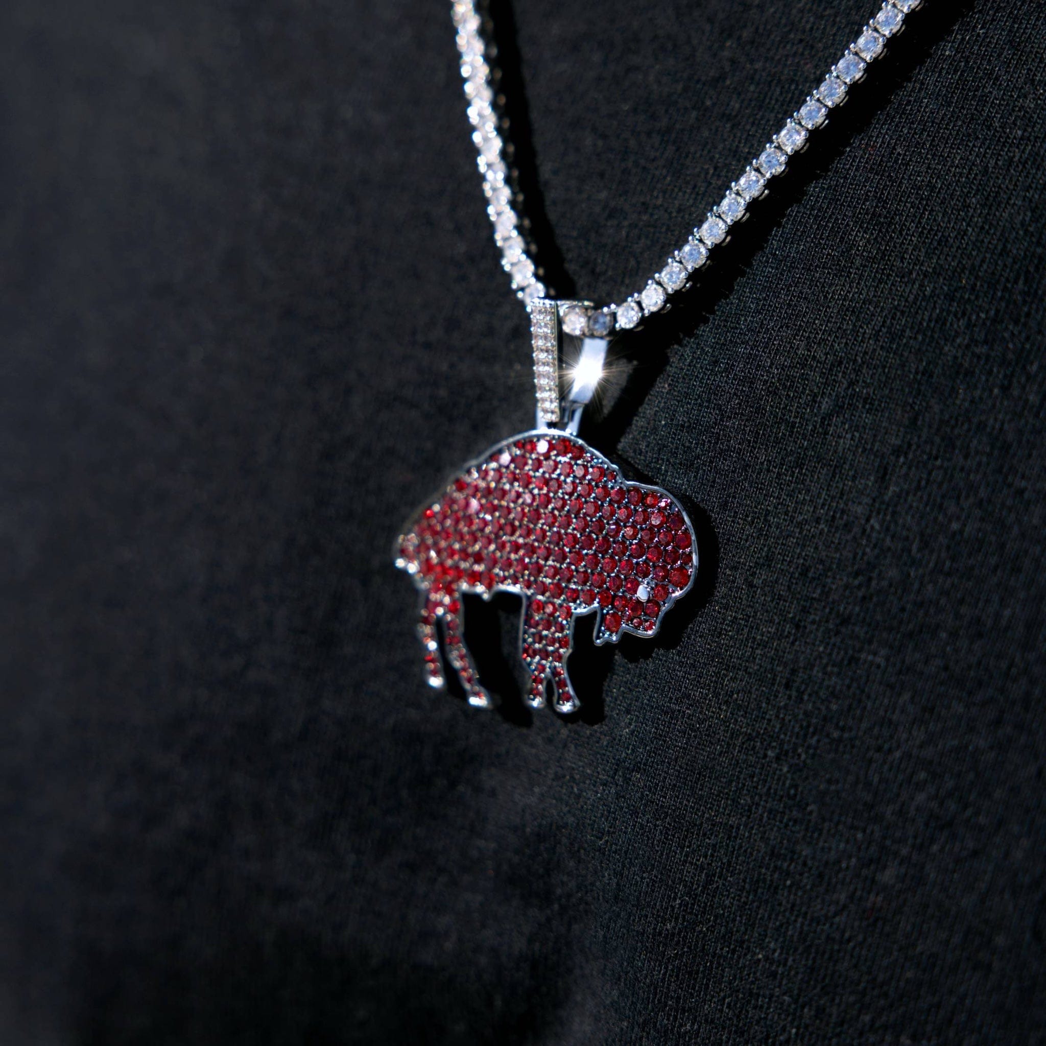 GLD Men Buffalo Bills Official NFL Vintage Logo Pendant in White Gold