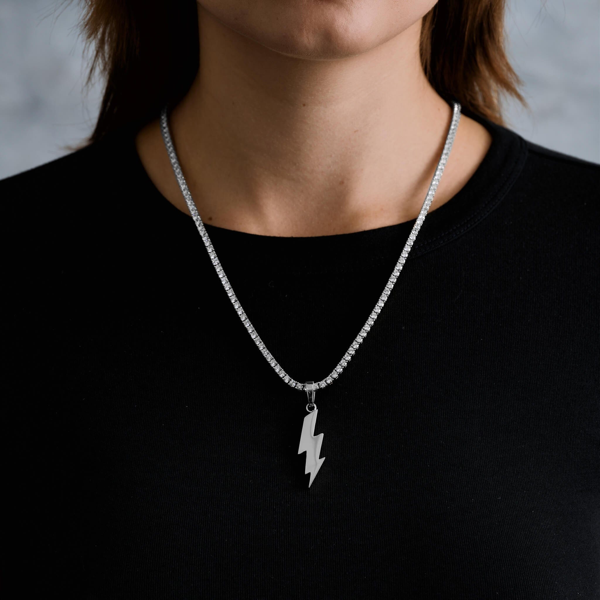 GLD Women Simple Lightning Bolt Pendant in White Gold