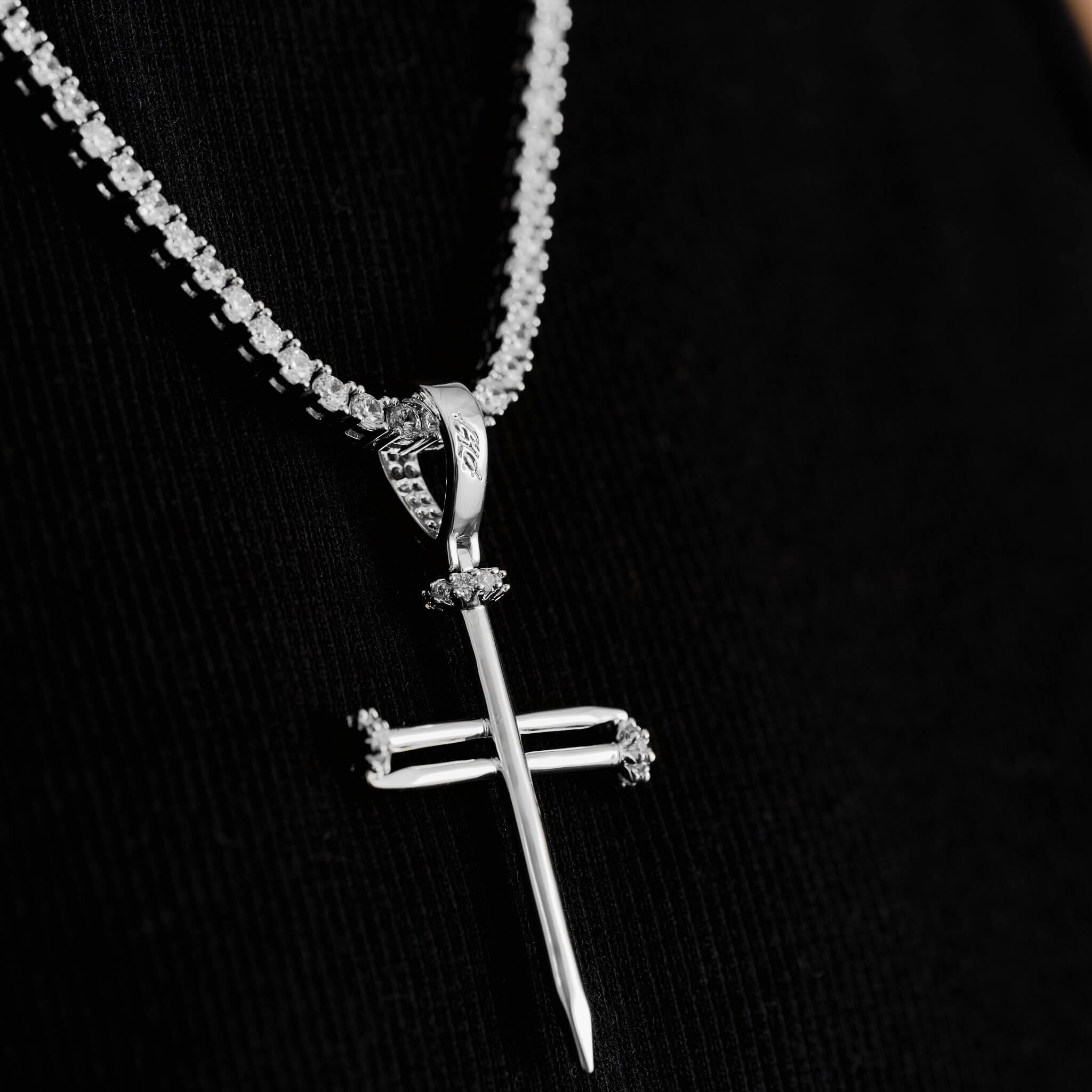 GLD Men Nail Cross Pendant in White Gold