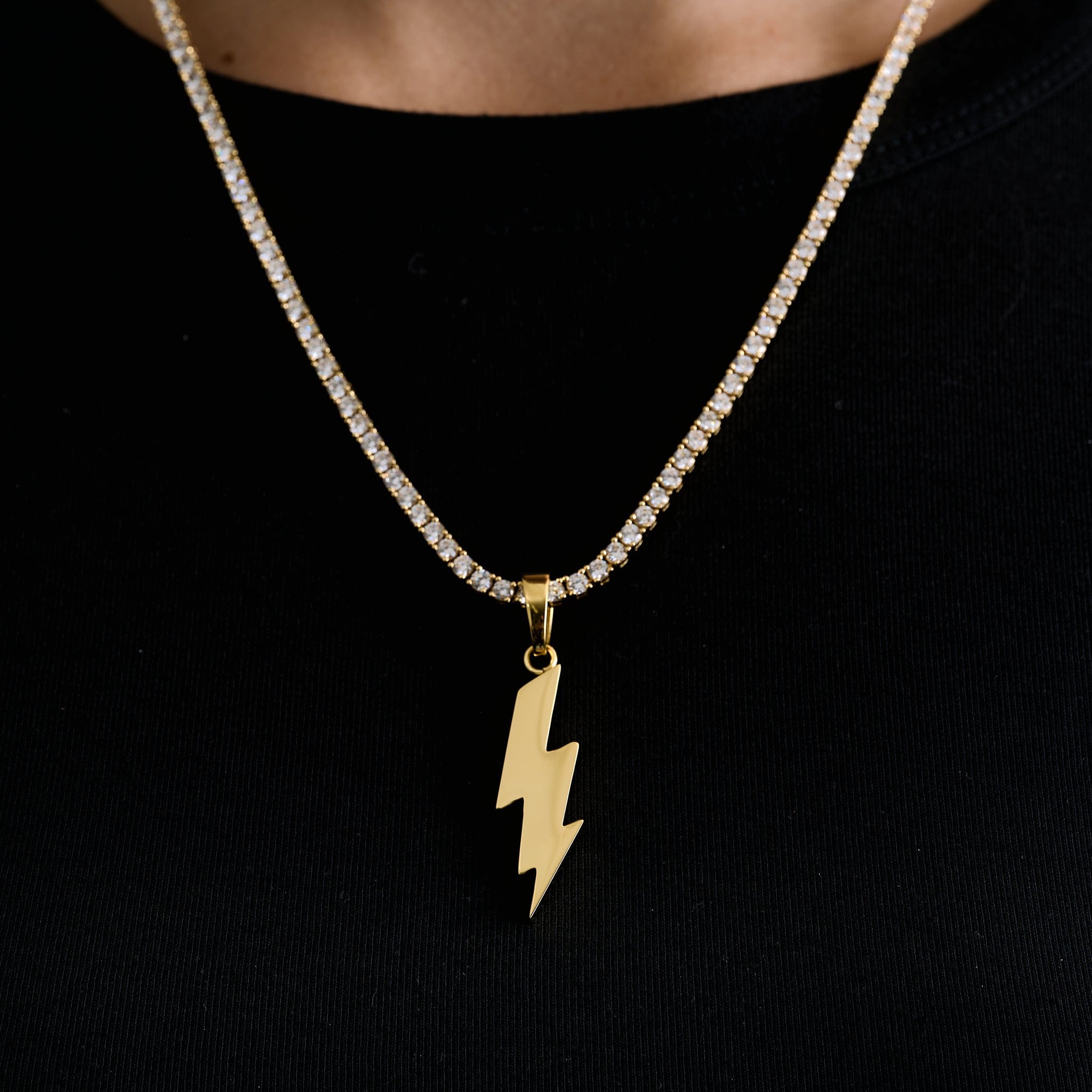 GLD Women Simple Lightning Bolt Pendant in Yellow Gold