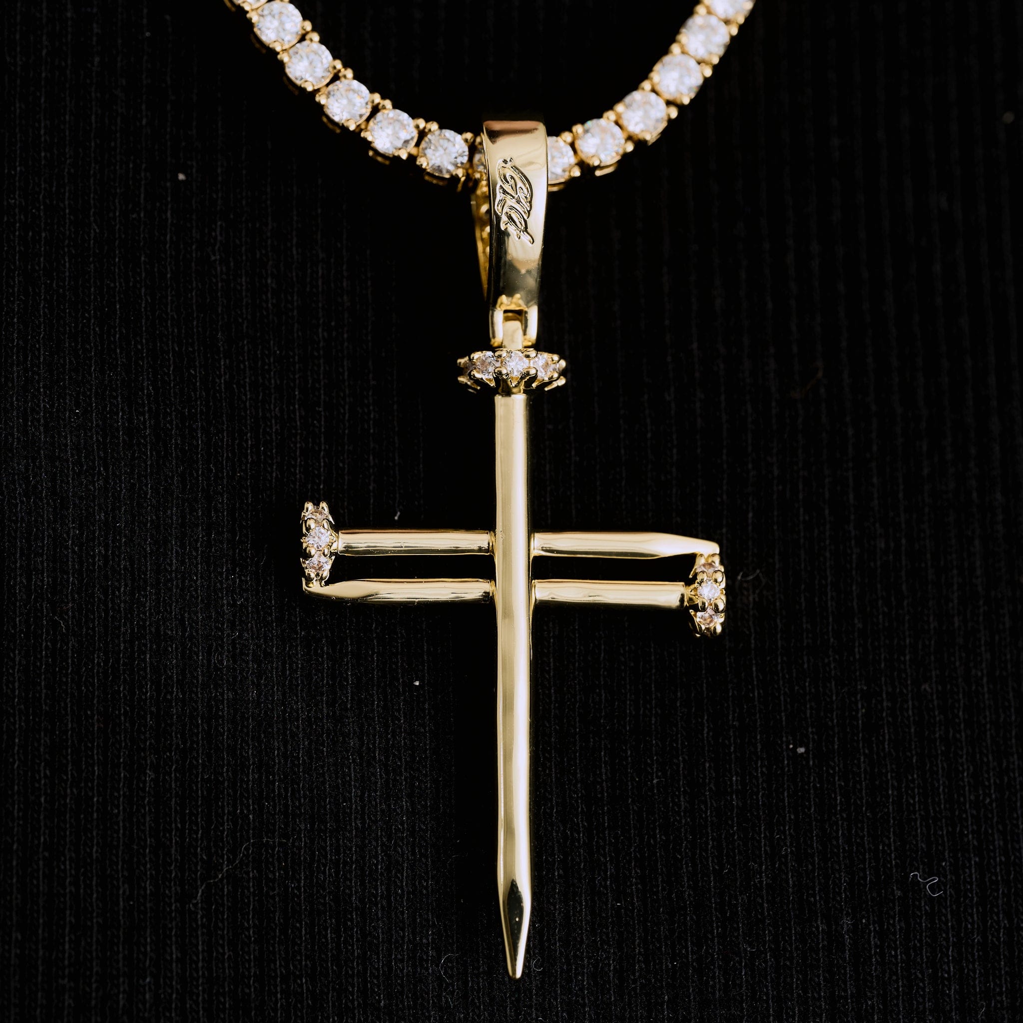 GLD Men Nail Cross Pendant in Yellow Gold