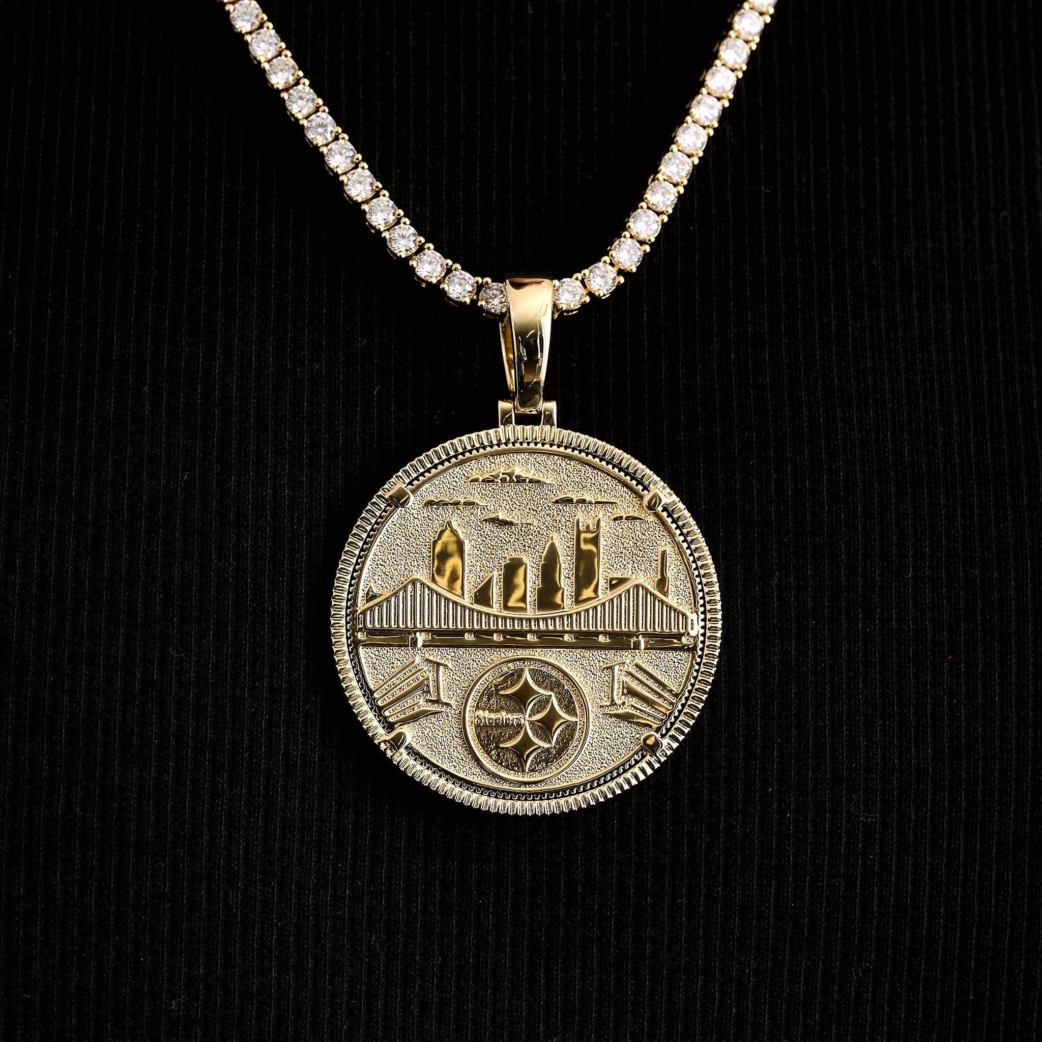 GLD Women Pittsburgh Steelers Official NFL Coin Pendant in Yellow Gold