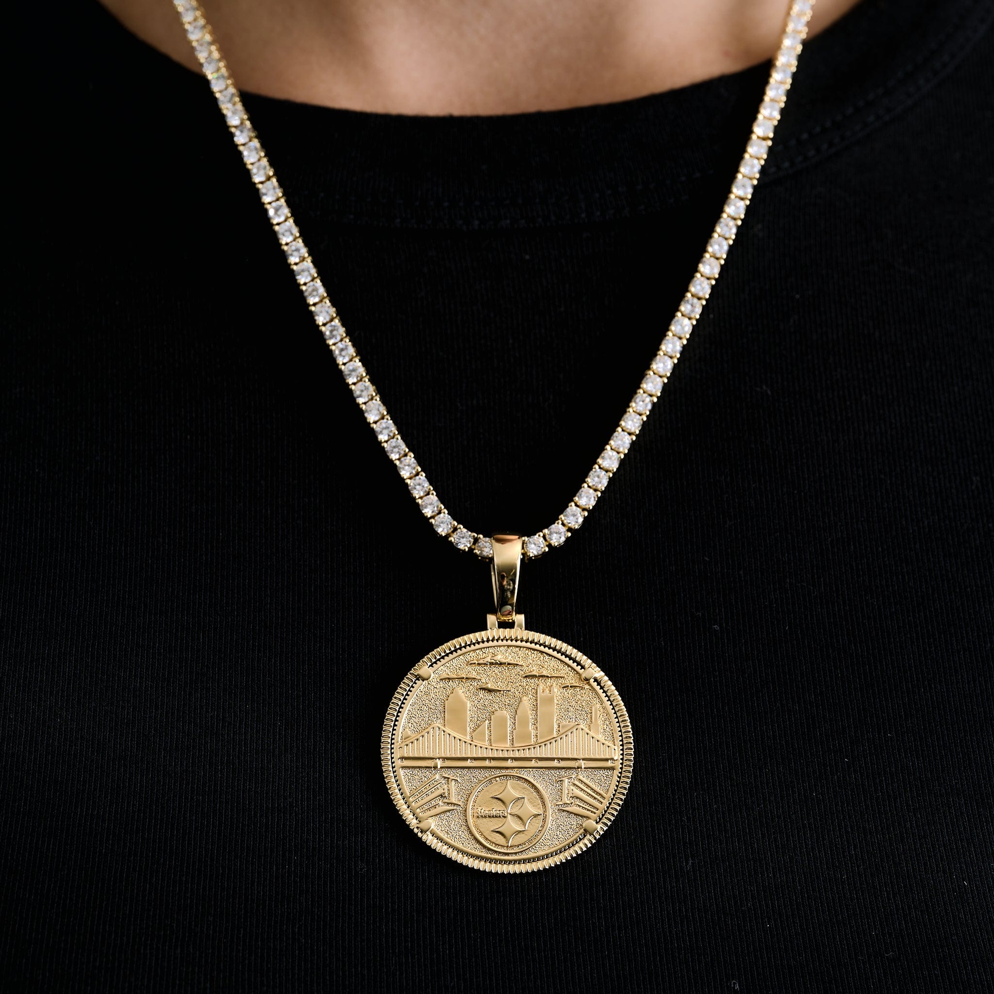 GLD Women Pittsburgh Steelers Official NFL Coin Pendant in Yellow Gold