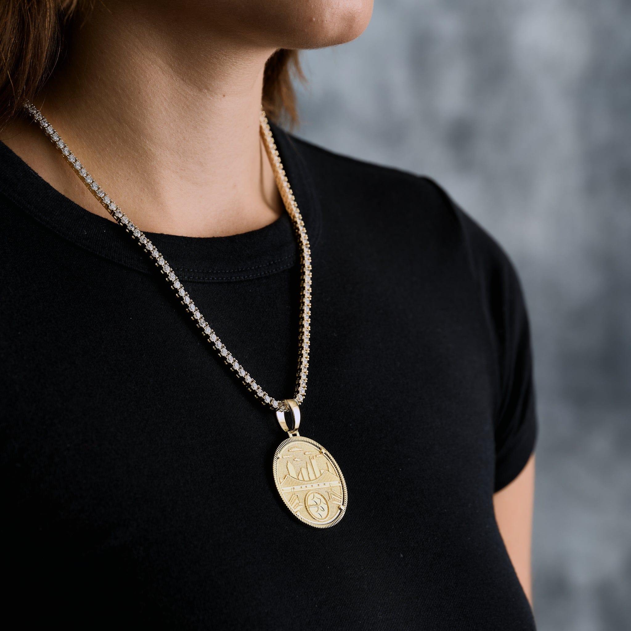 GLD Women Pittsburgh Steelers Official NFL Coin Pendant in Yellow Gold