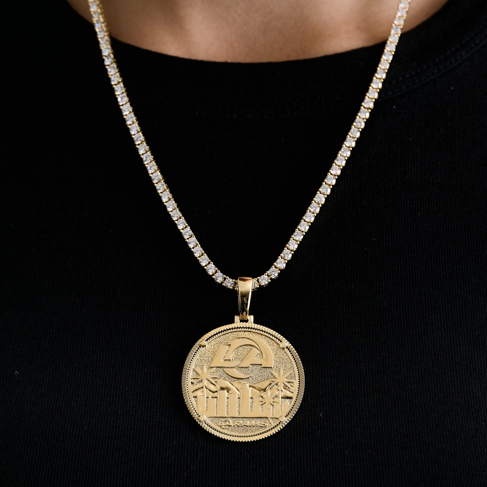 GLD Women LA Rams Official NFL Coin Pendant in Yellow Gold