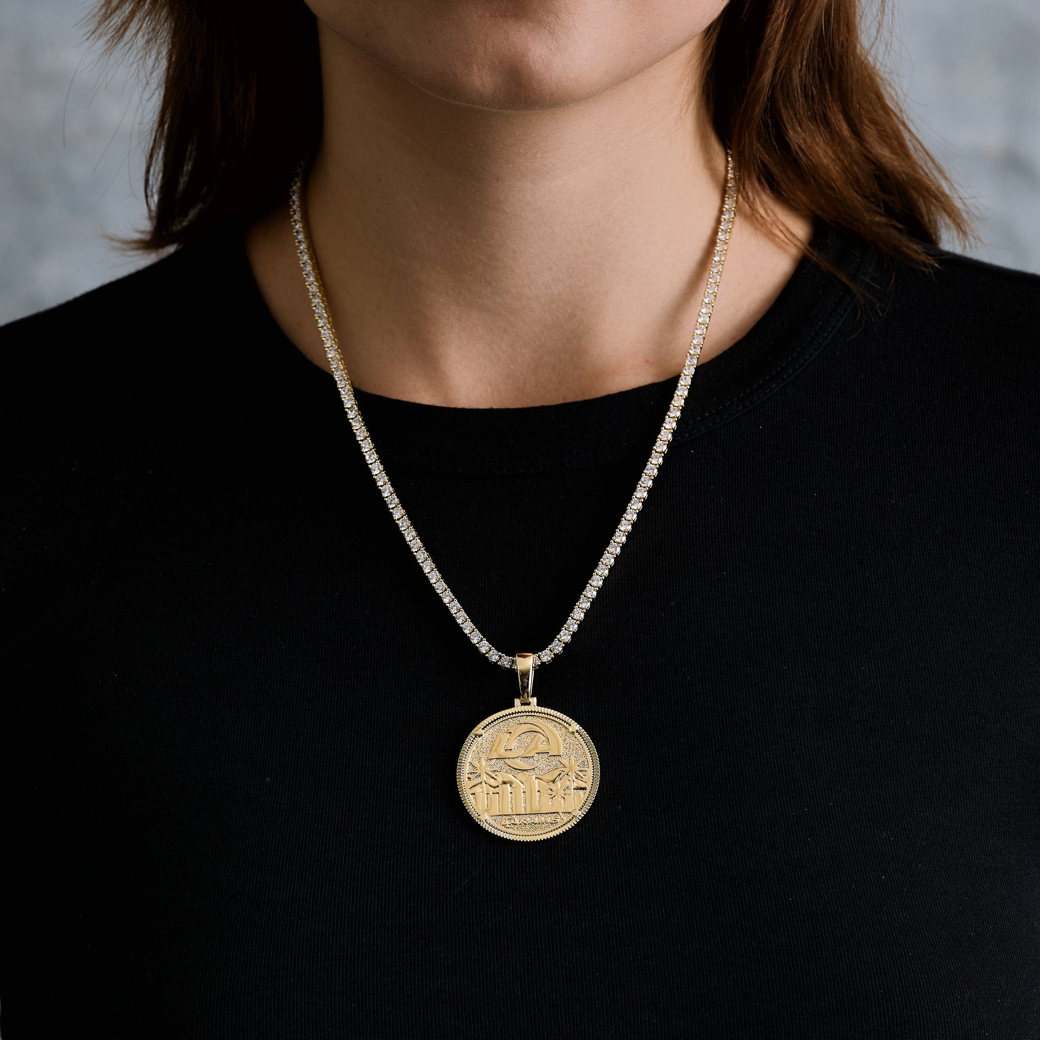 GLD Women LA Rams Official NFL Coin Pendant in Yellow Gold