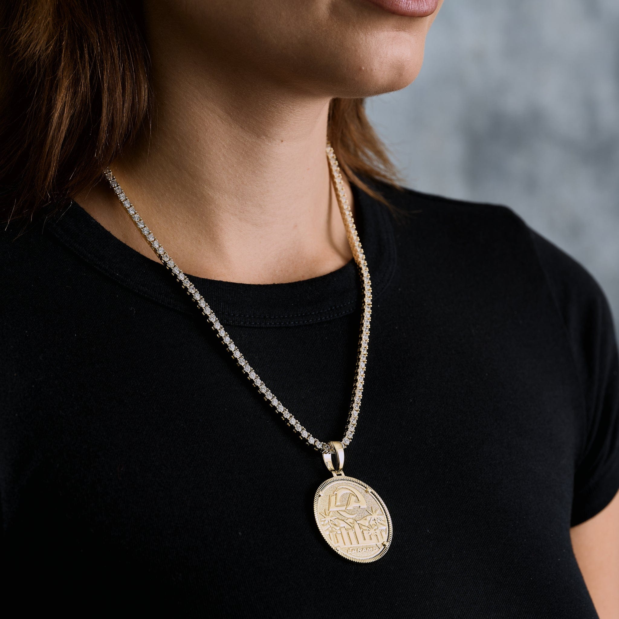 GLD Women LA Rams Official NFL Coin Pendant in Yellow Gold