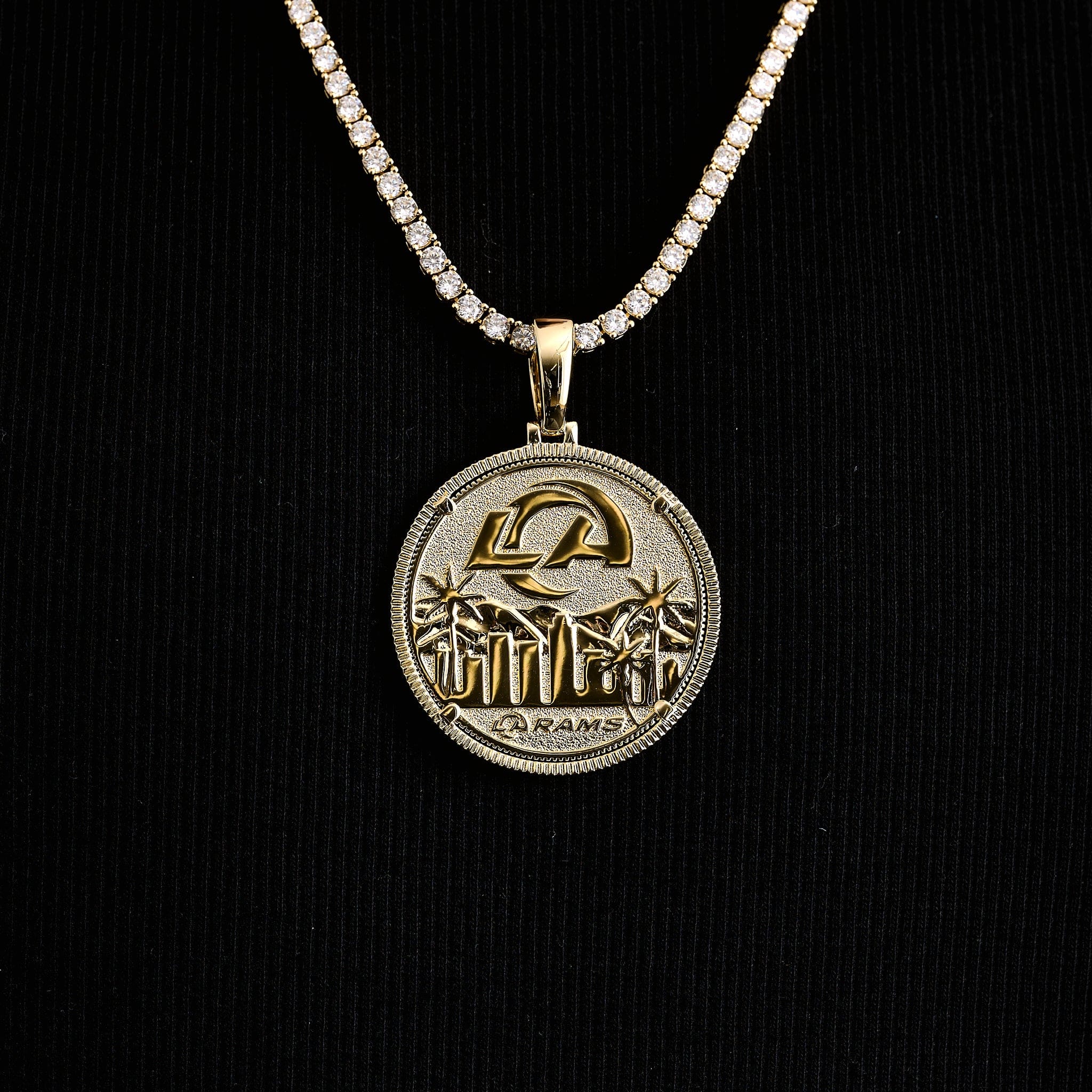 GLD Men LA Rams Official NFL Coin Pendant in Yellow Gold