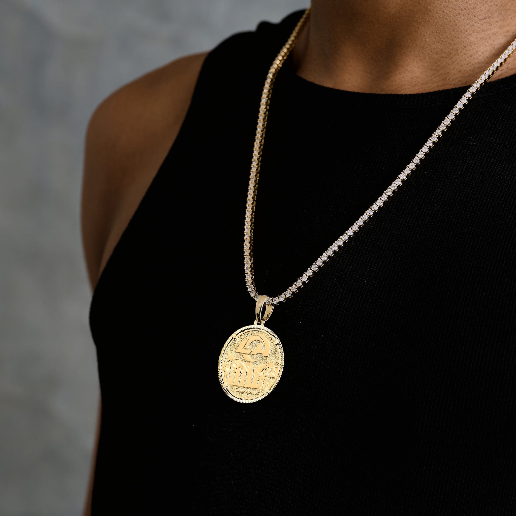 GLD Men LA Rams Official NFL Coin Pendant in Yellow Gold