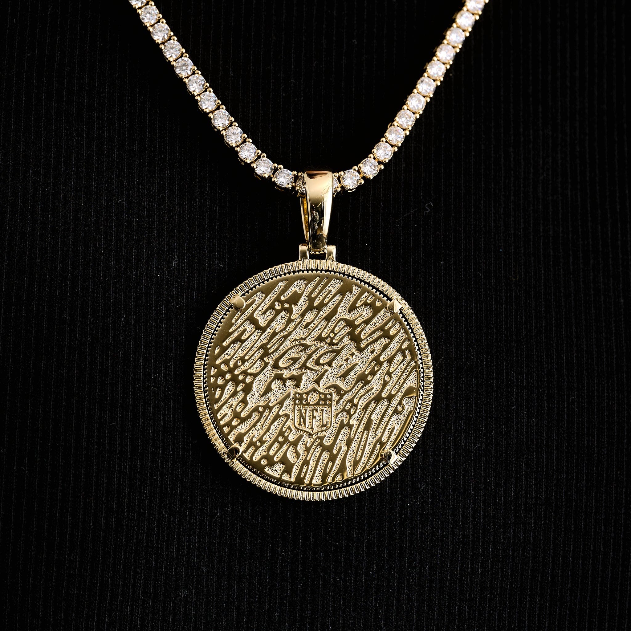 GLD Men LA Rams Official NFL Coin Pendant in Yellow Gold