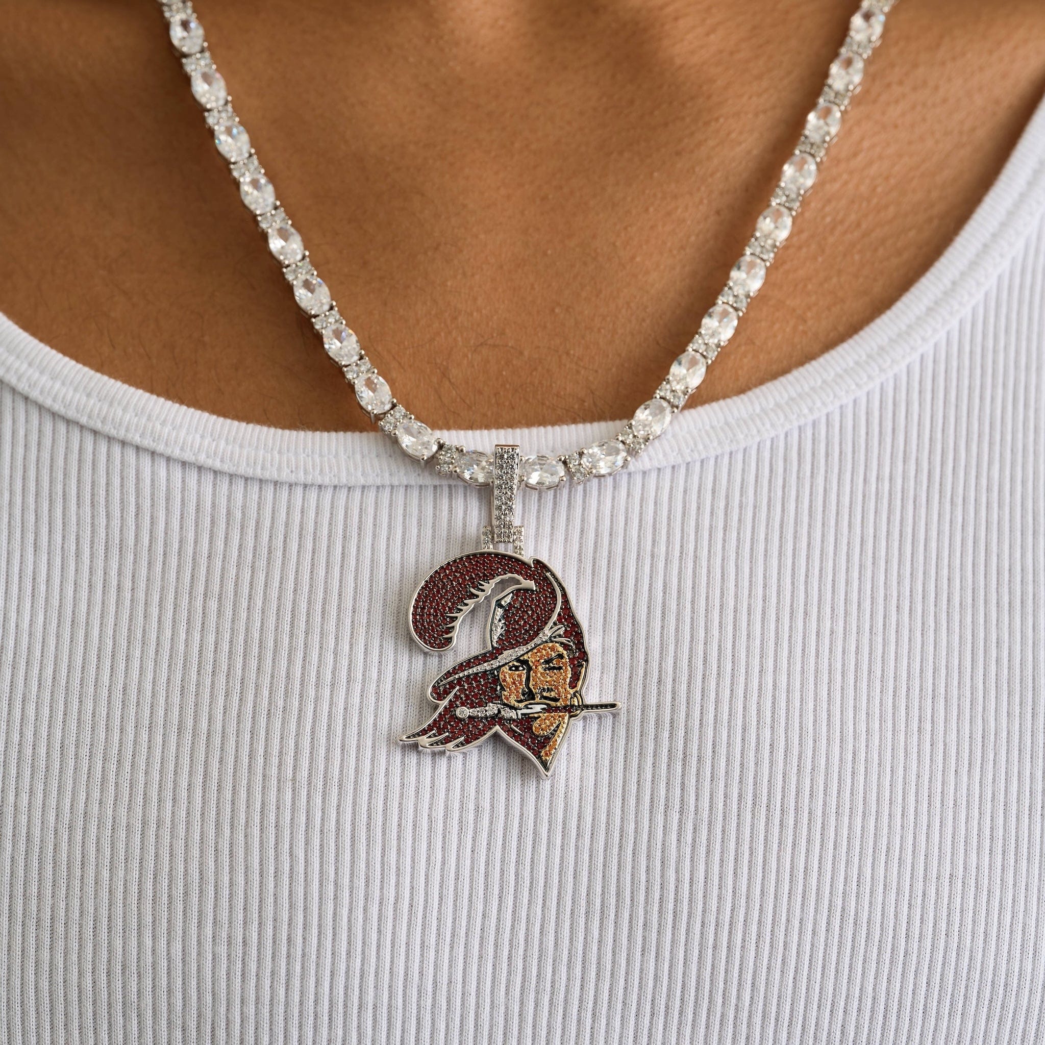 GLD Men Tampa Bay Buccaneers Official NFL Vintage Logo Pendant in White Gold