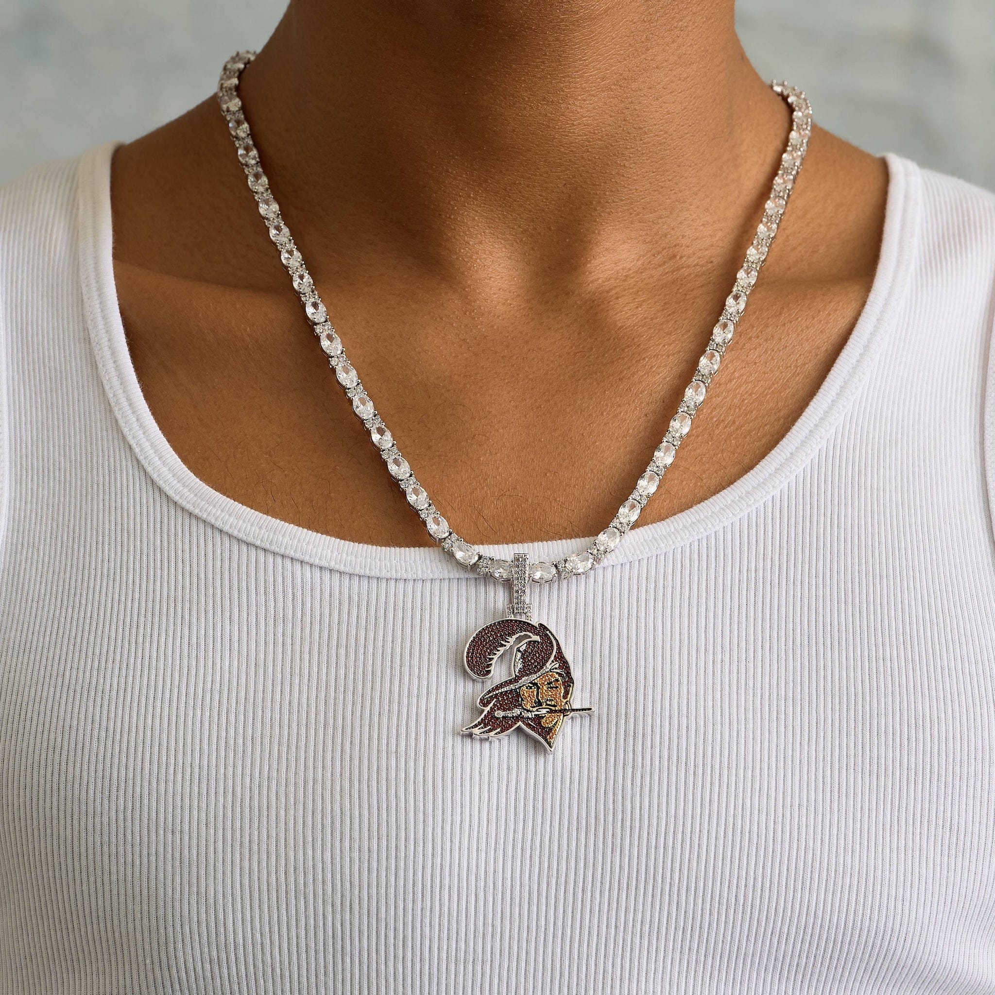 GLD Men Tampa Bay Buccaneers Official NFL Vintage Logo Pendant in White Gold