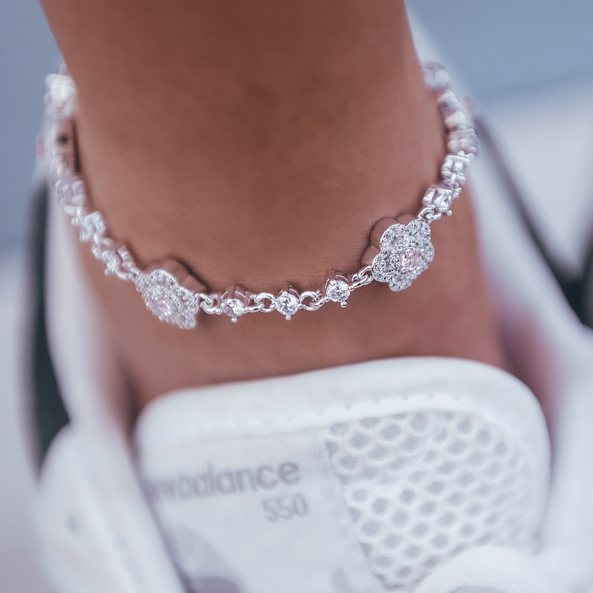 GLD Women Daisy Anklet in White Gold