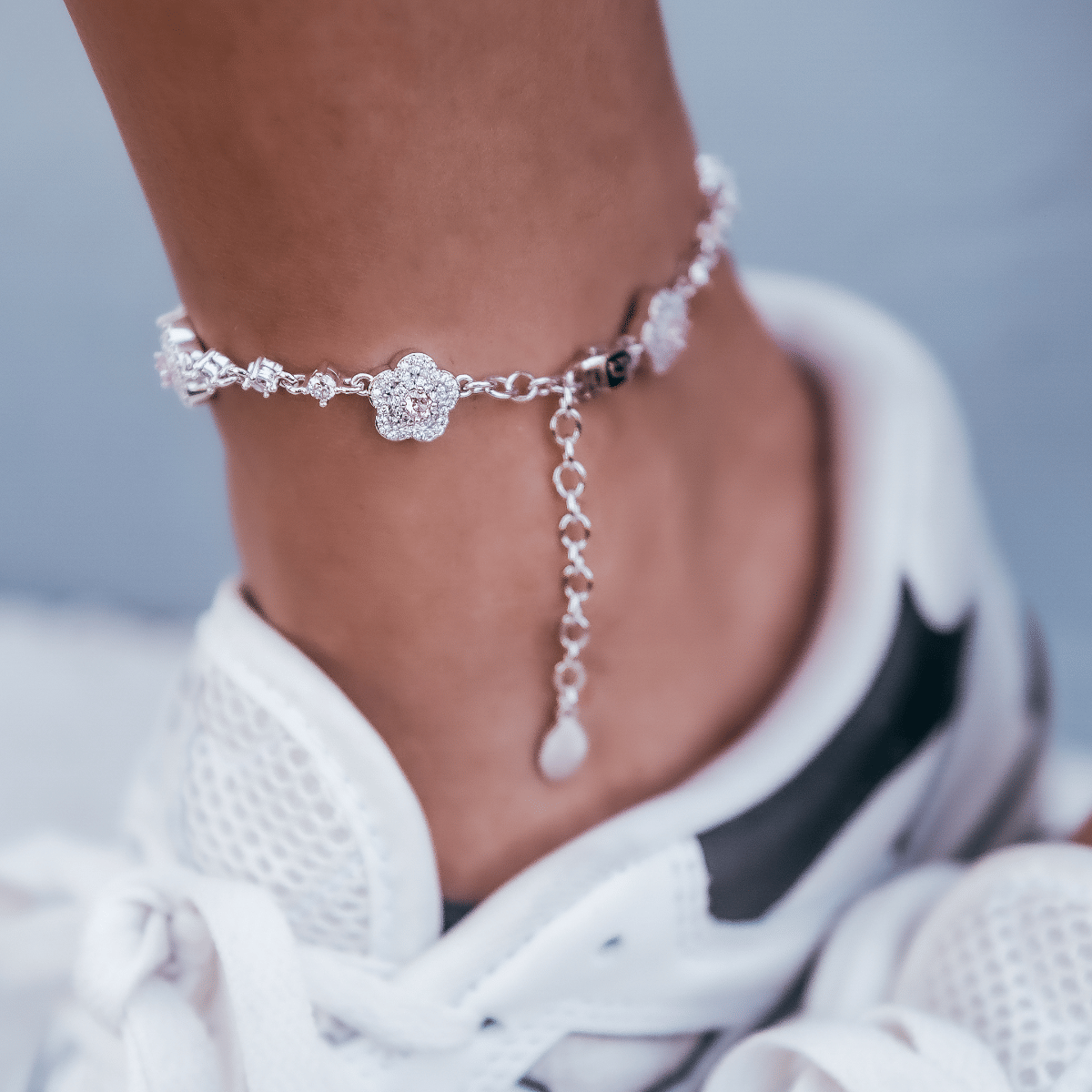 GLD Women Daisy Anklet in White Gold