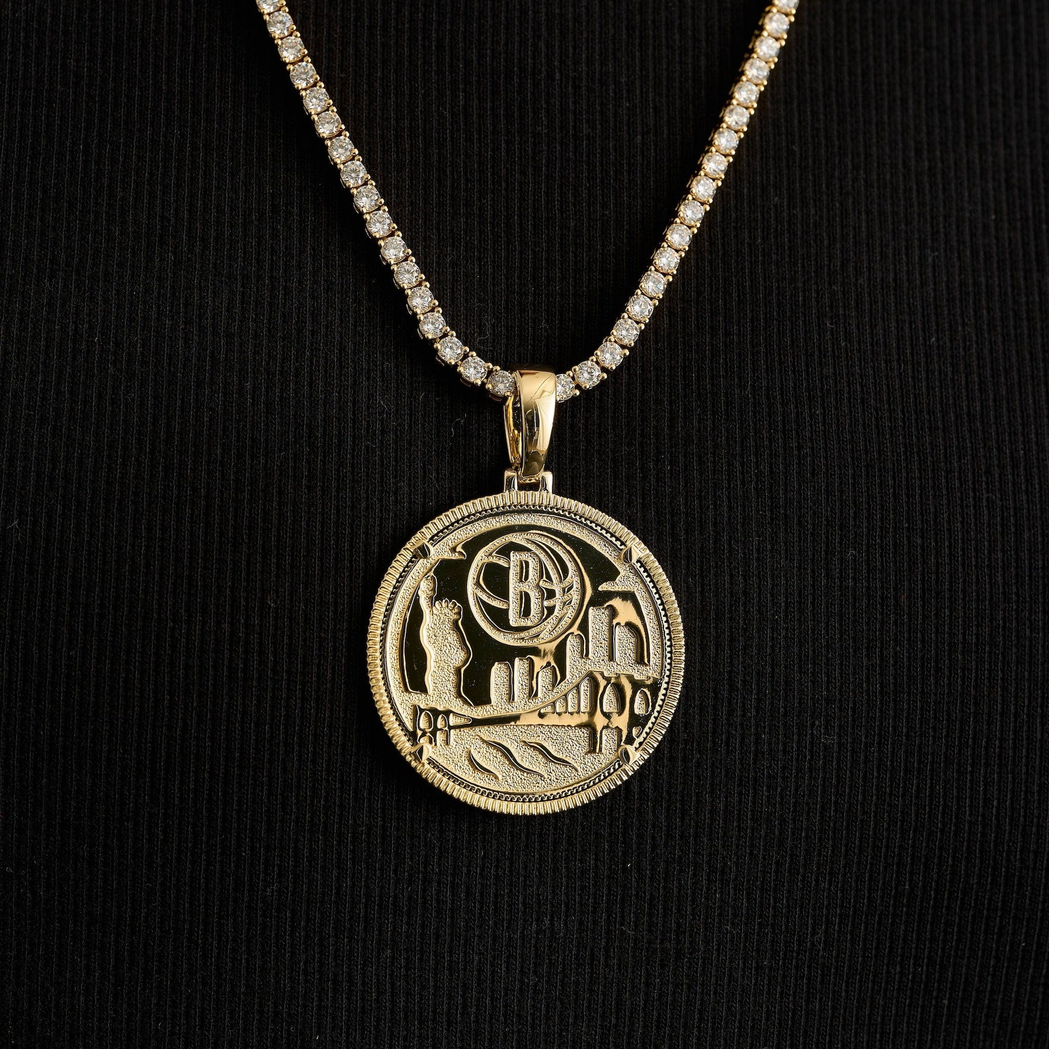 GLD Women Brooklyn Nets Official NBA Coin Pendant in Yellow Gold