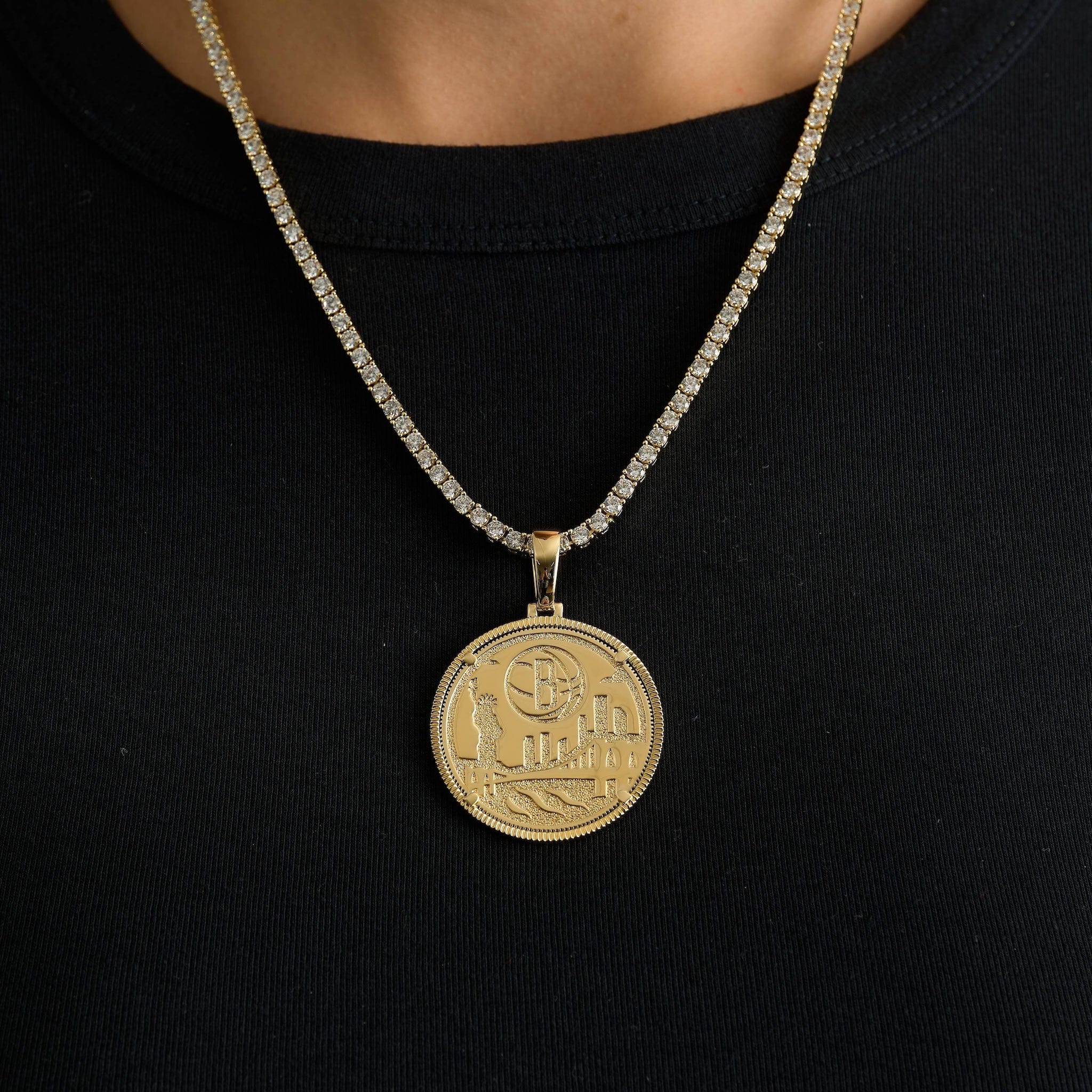 GLD Women Brooklyn Nets Official NBA Coin Pendant in Yellow Gold