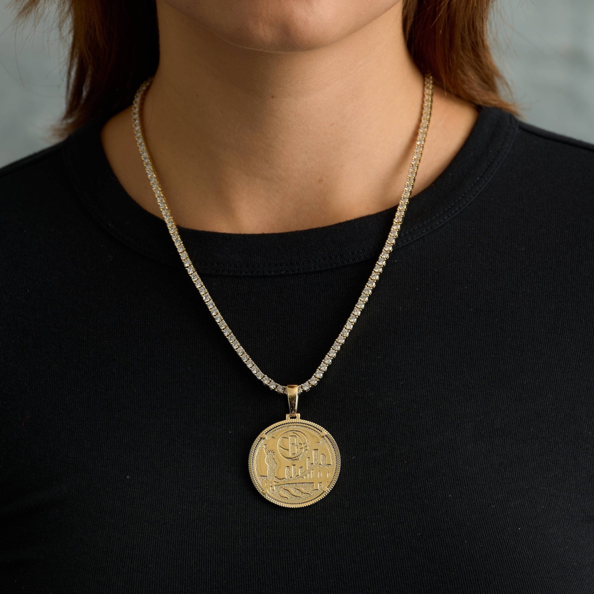 GLD Women Brooklyn Nets Official NBA Coin Pendant in Yellow Gold