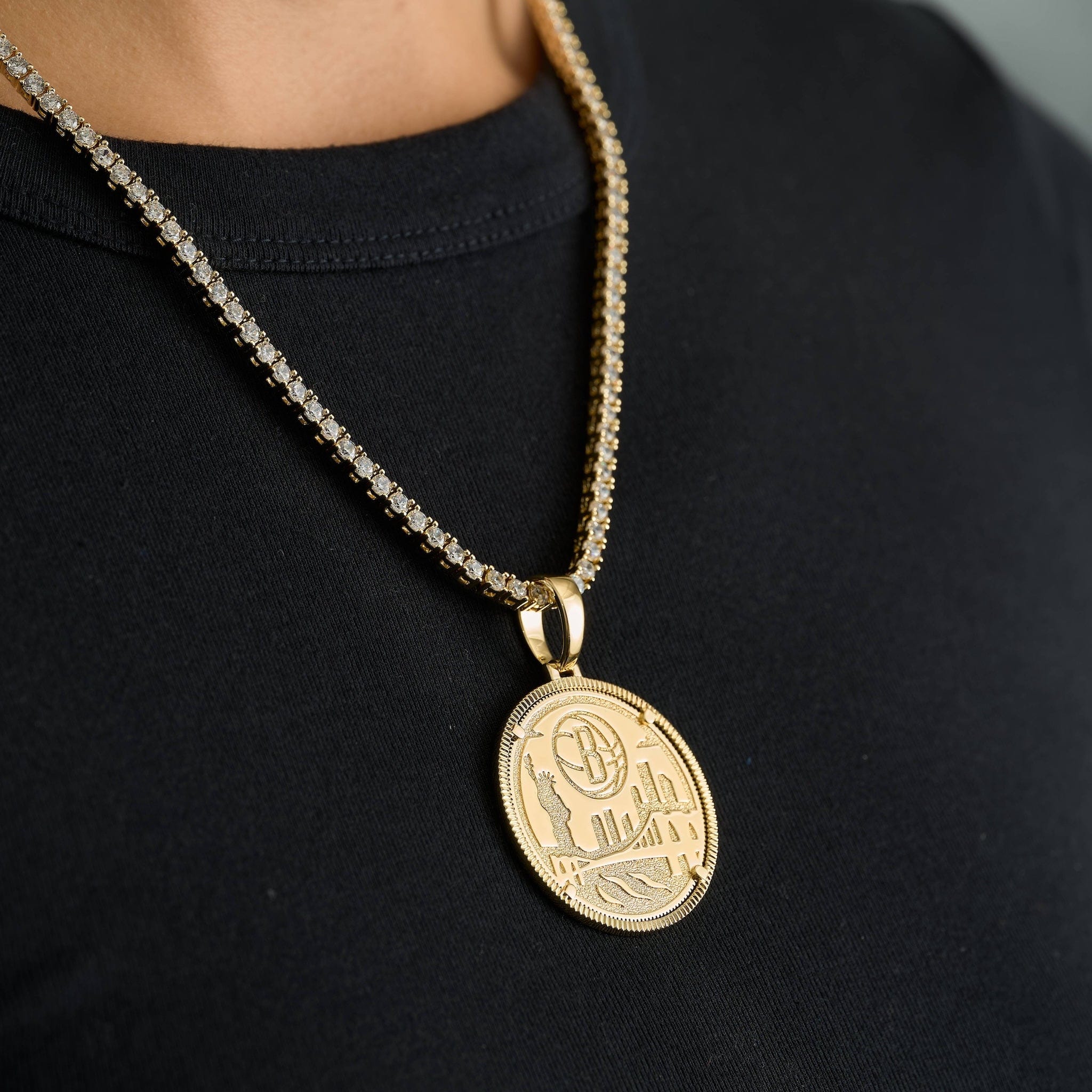 GLD Women Brooklyn Nets Official NBA Coin Pendant in Yellow Gold