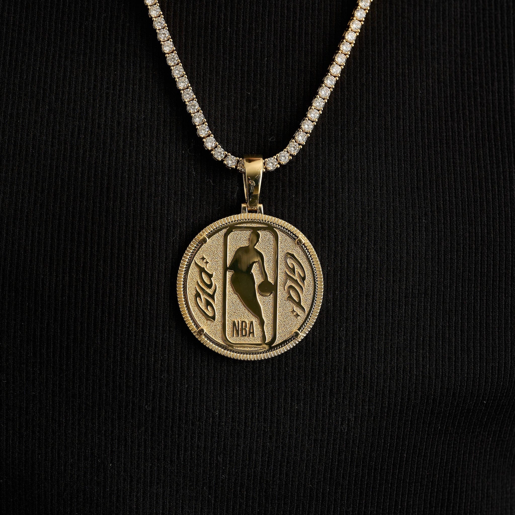 GLD Women Brooklyn Nets Official NBA Coin Pendant in Yellow Gold