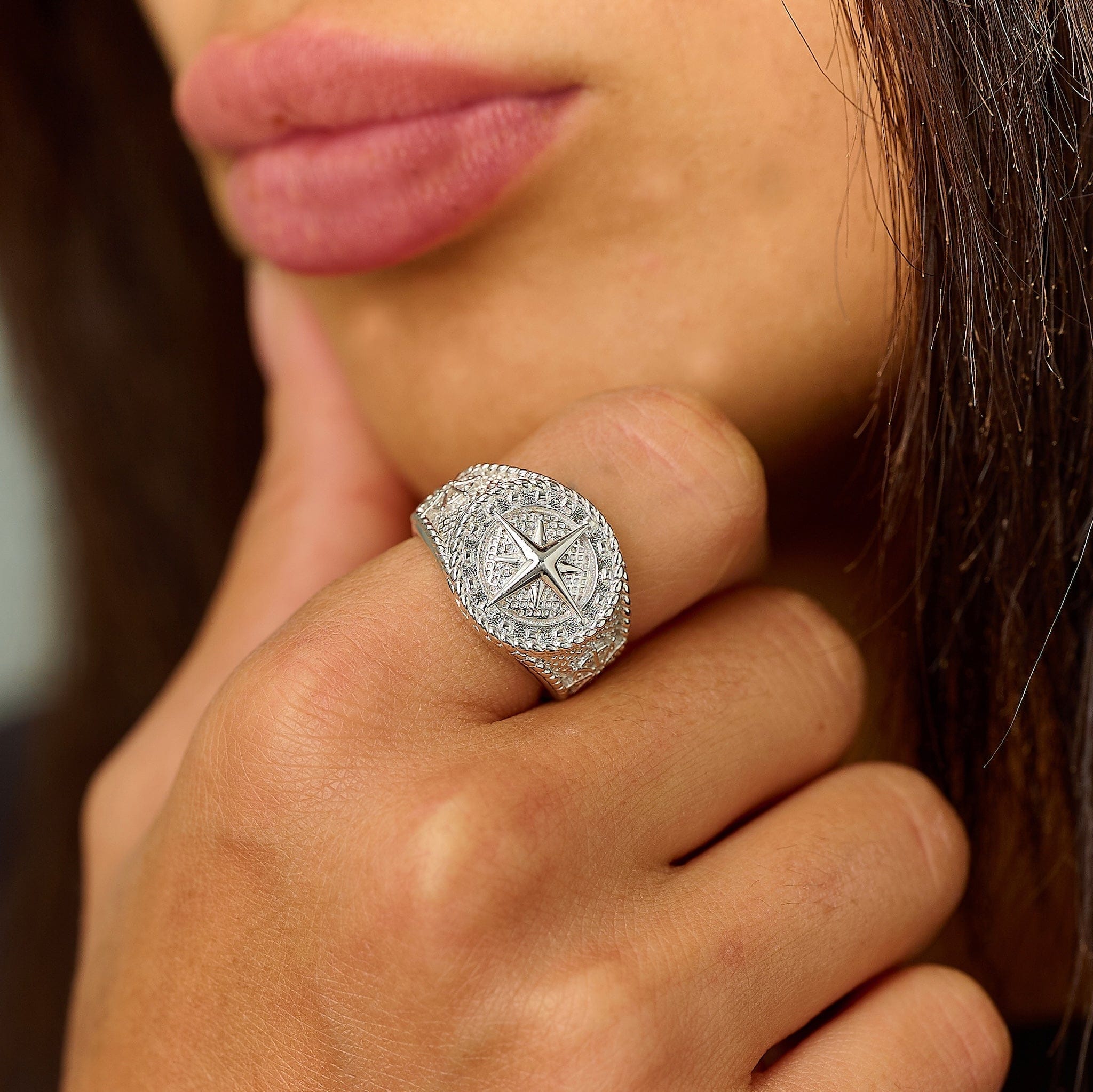 GLD Women Compass Ring in White Gold Vermeil