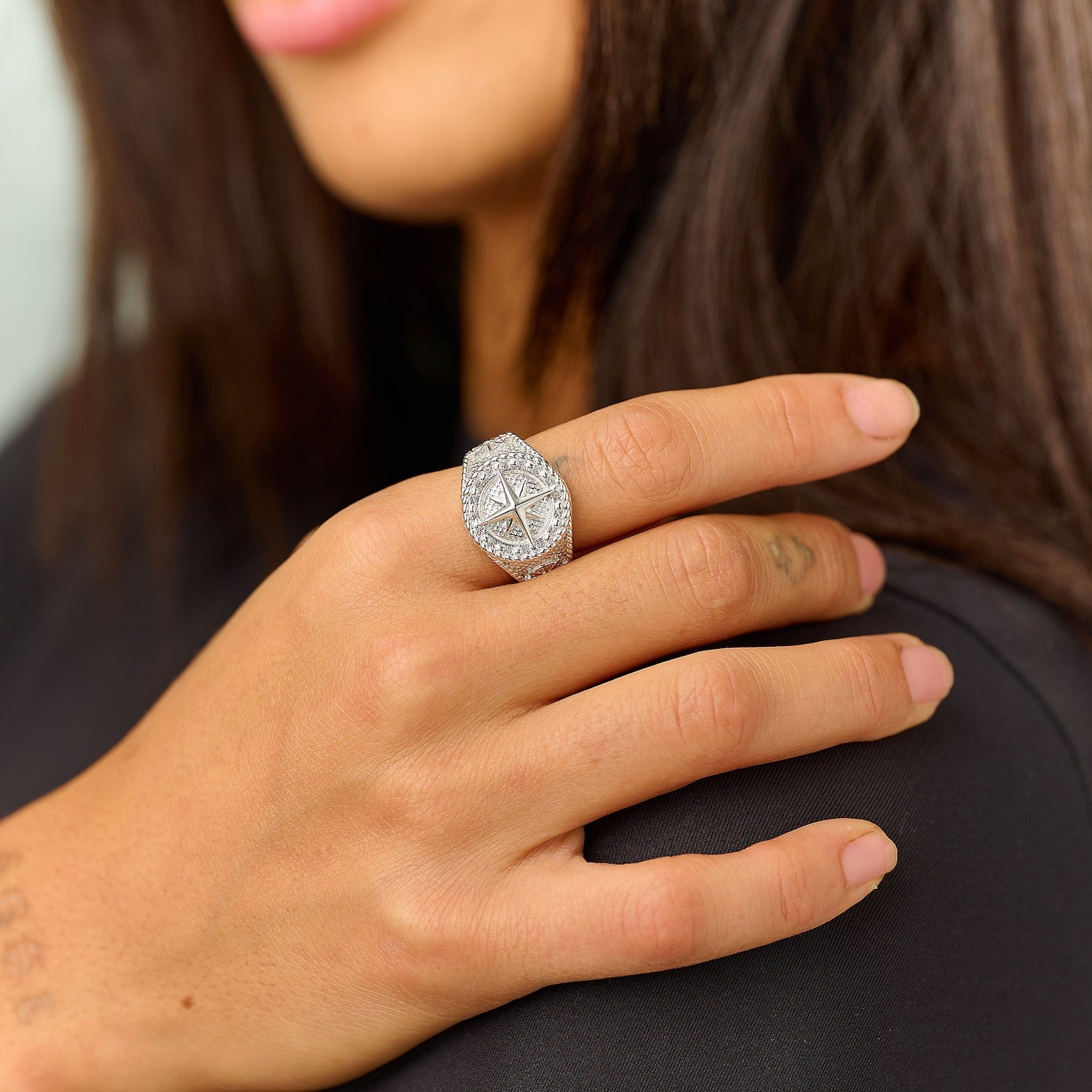 GLD Women Compass Ring in White Gold Vermeil