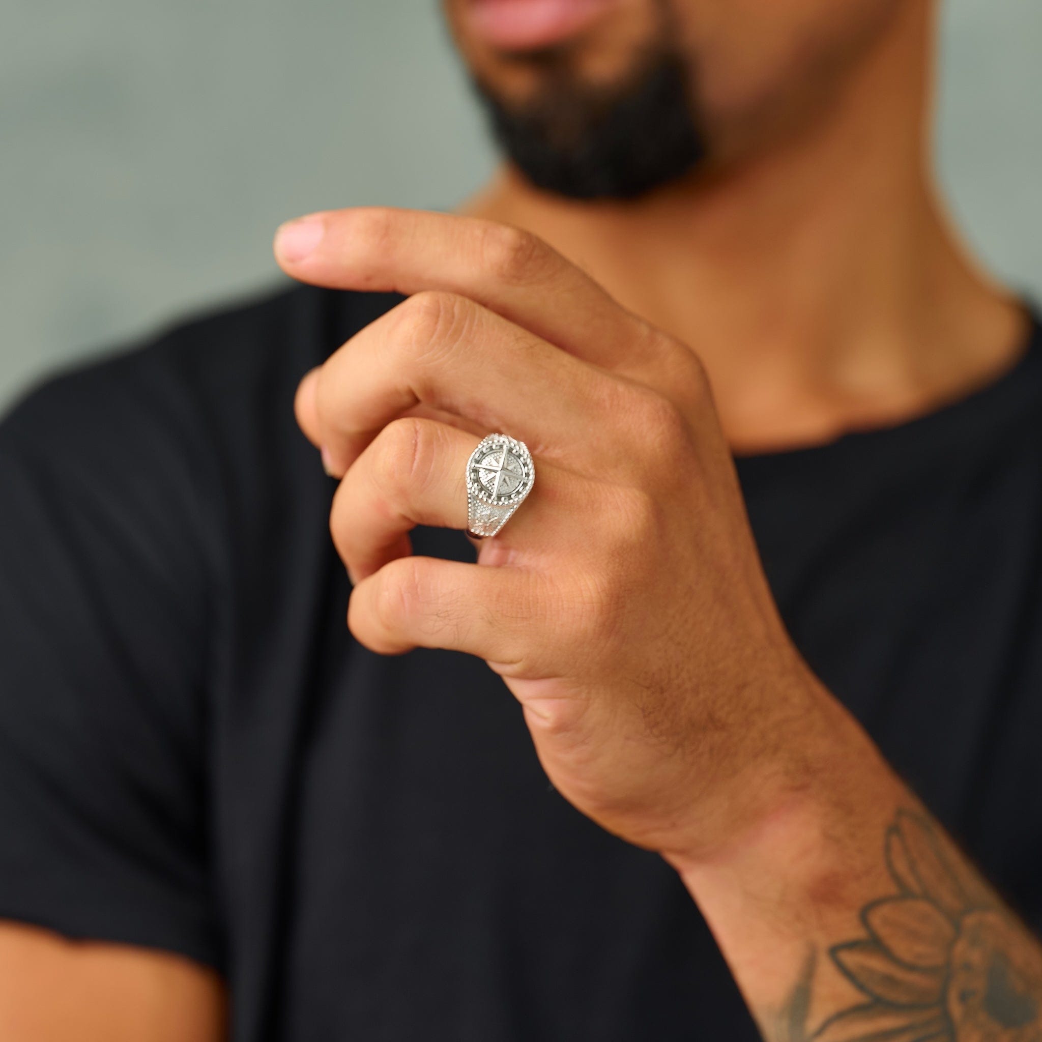 GLD Men Compass Ring in White Gold Vermeil