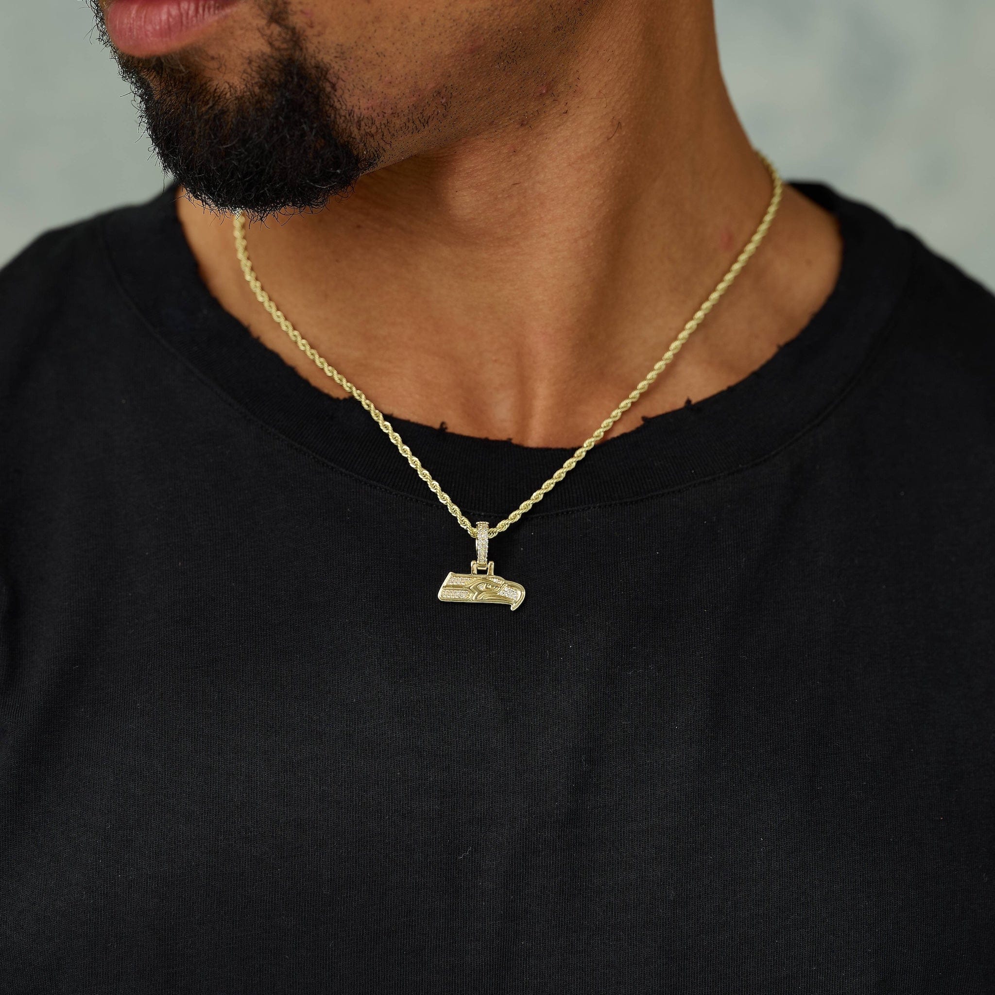 GLD Men Seattle Seahawks Official NFL Micro Logo Pendant in Yellow Gold
