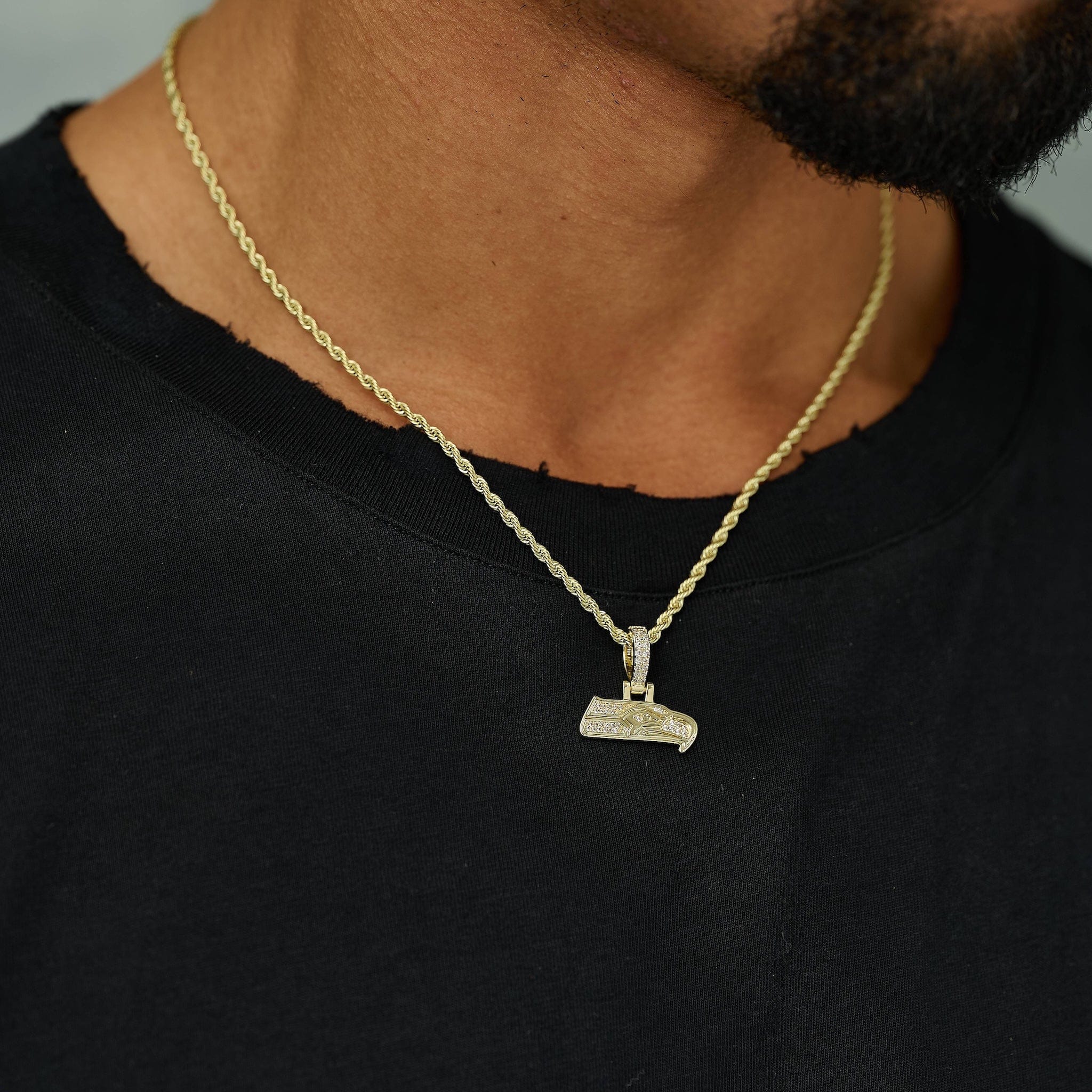 GLD Men Seattle Seahawks Official NFL Micro Logo Pendant in Yellow Gold