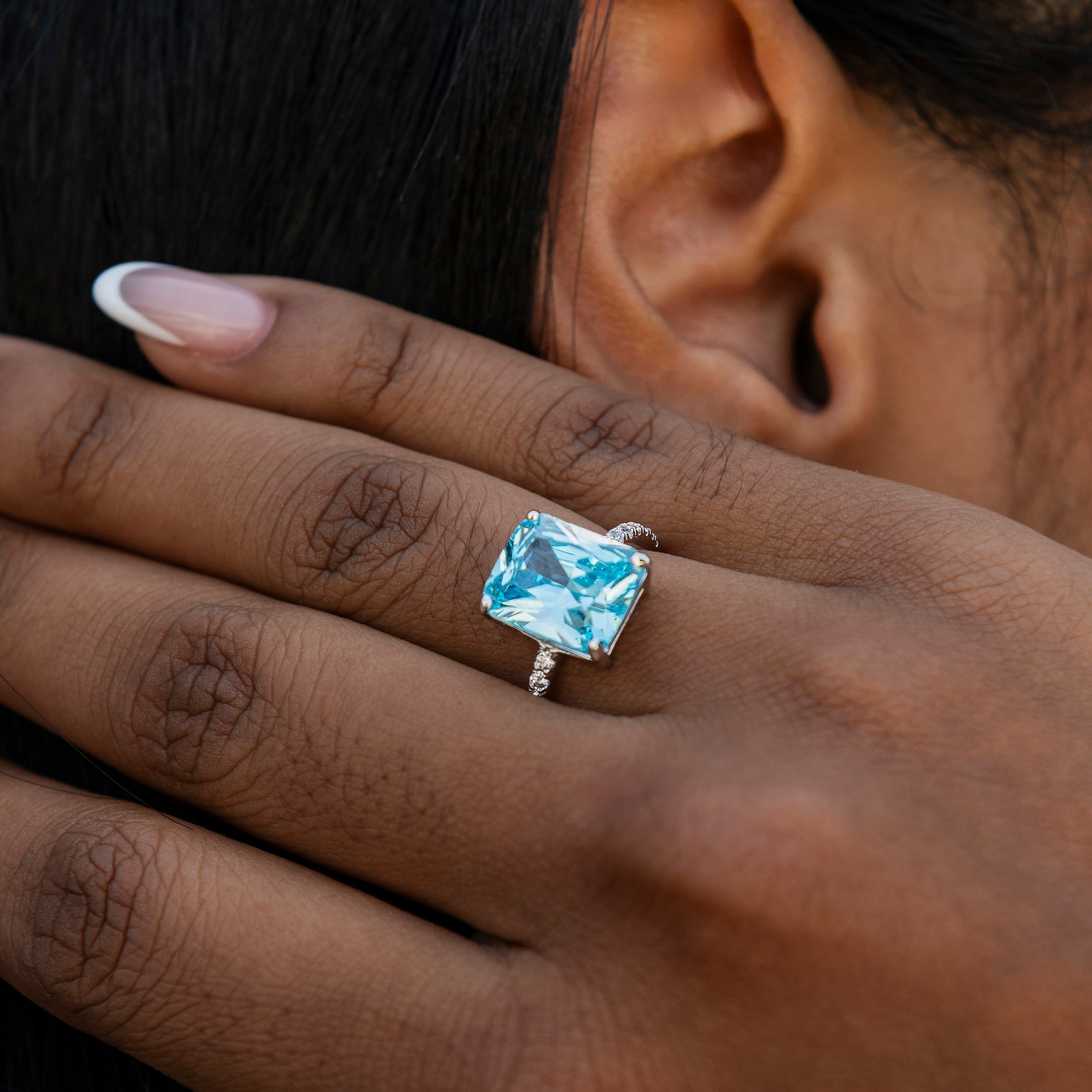 GLD Women Blue Cocktail Ring in White Gold Vermeil