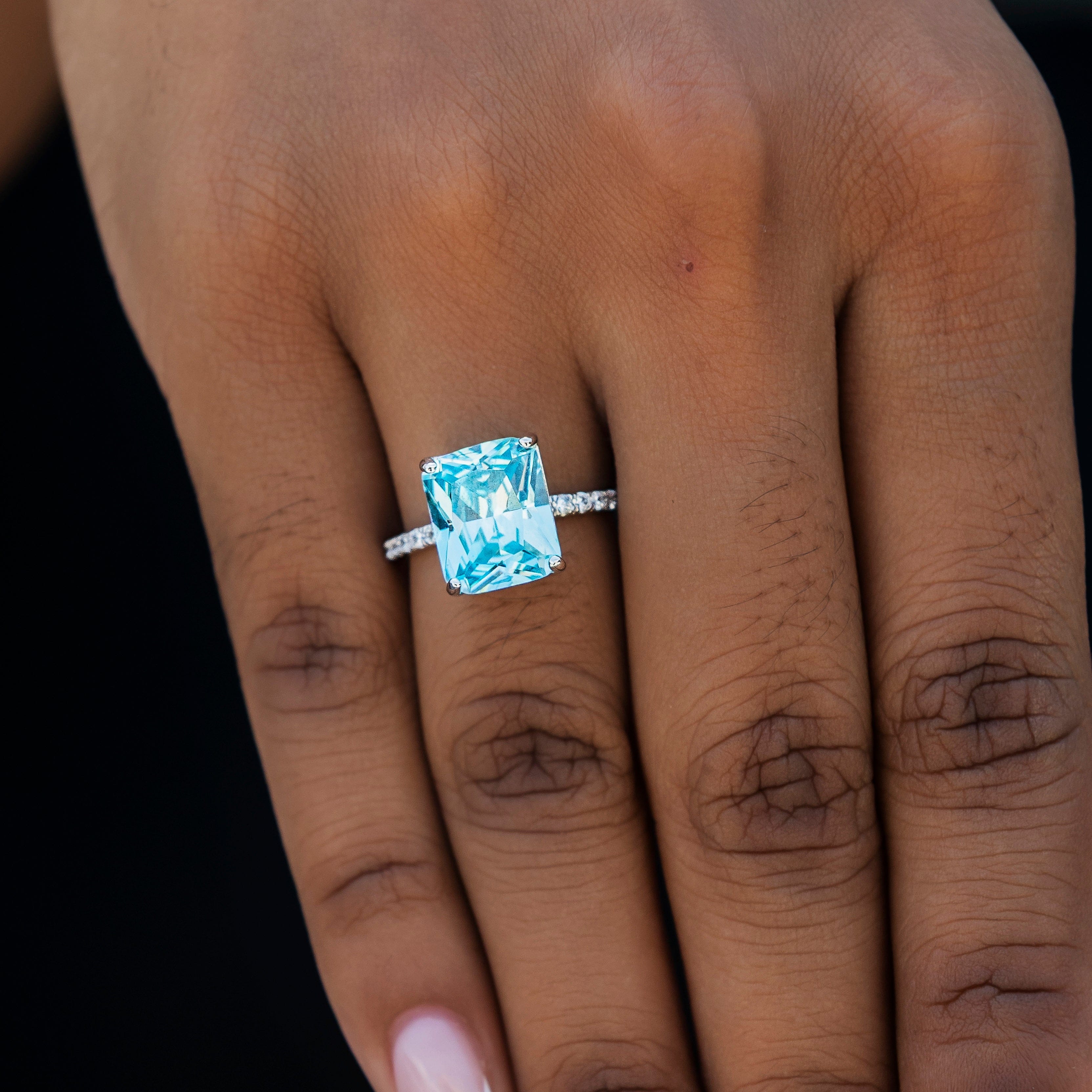 GLD Women Blue Cocktail Ring in White Gold Vermeil