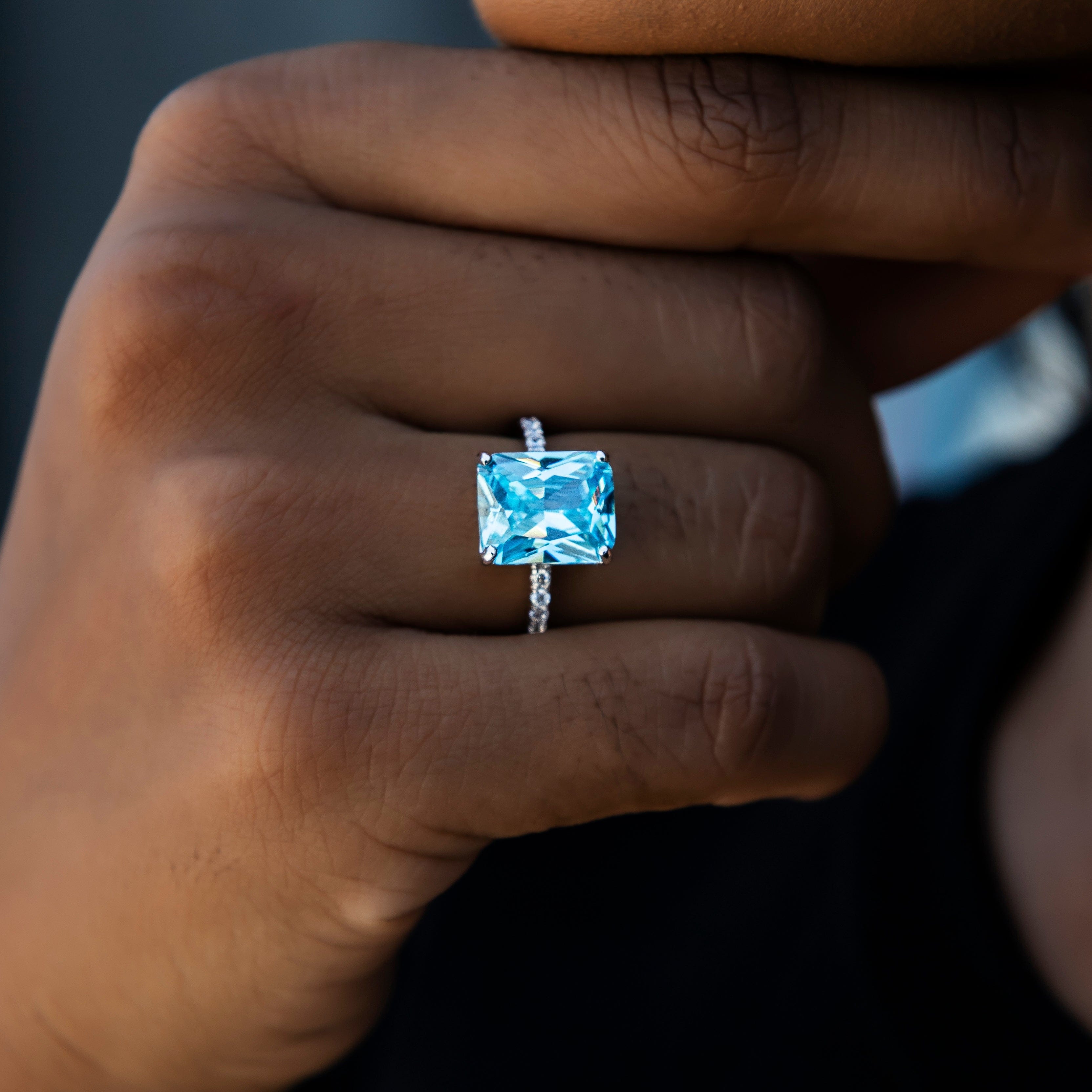 GLD Women Blue Cocktail Ring in White Gold Vermeil