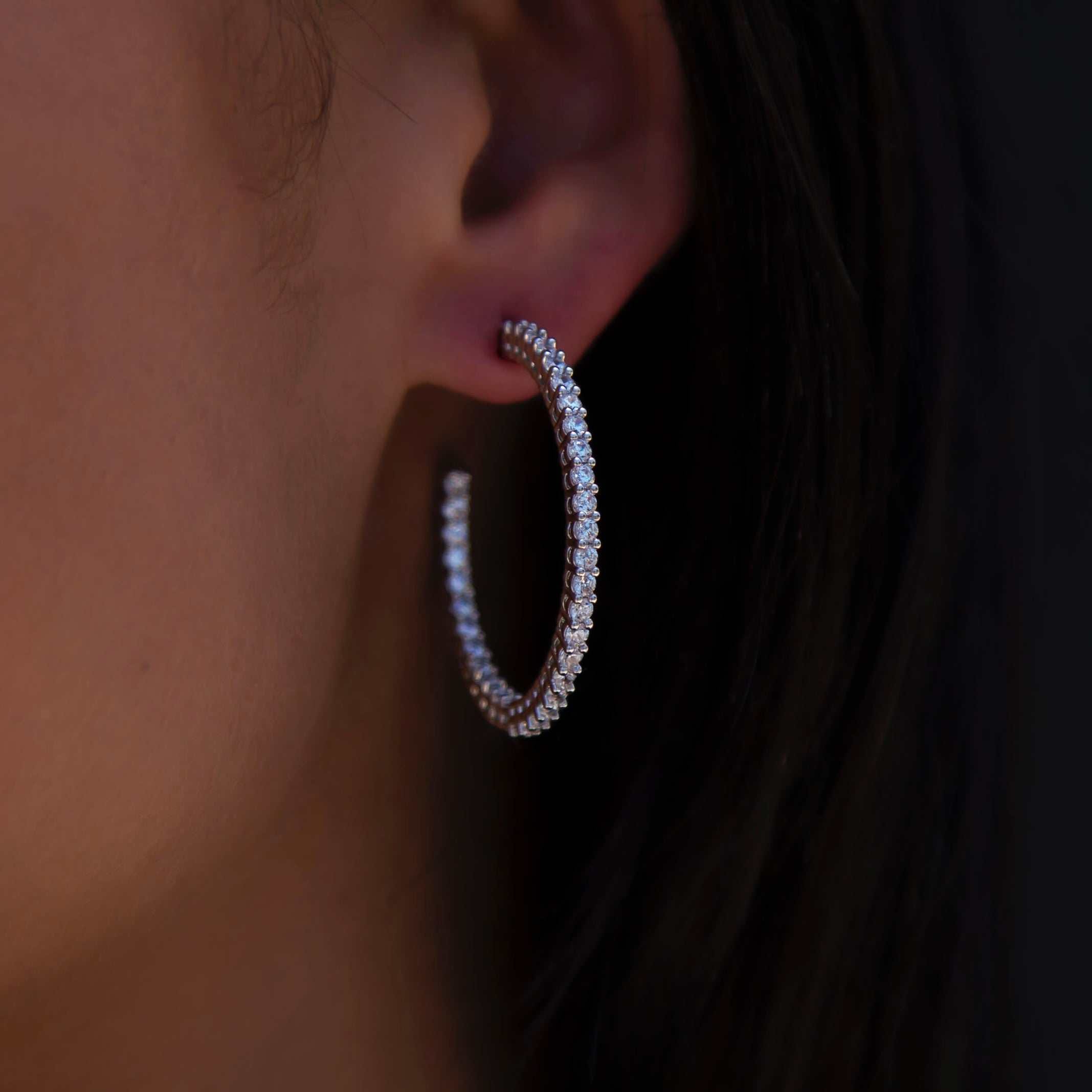 GLD Women GLD Eternity Hoop Earrings in White Gold - 2 mm