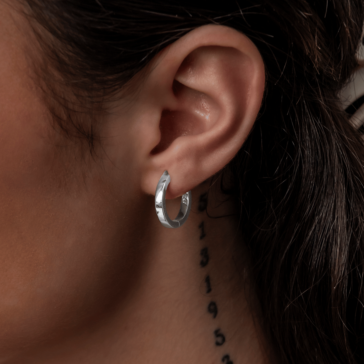 GLD Women GLD Polished Round Hoop Earrings in White Gold