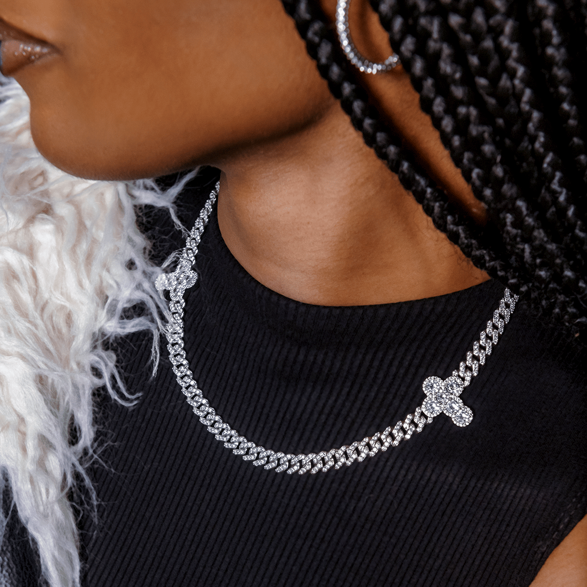 GLD PROMO - WOMEN Diamond Prong Rounded Cross Necklace