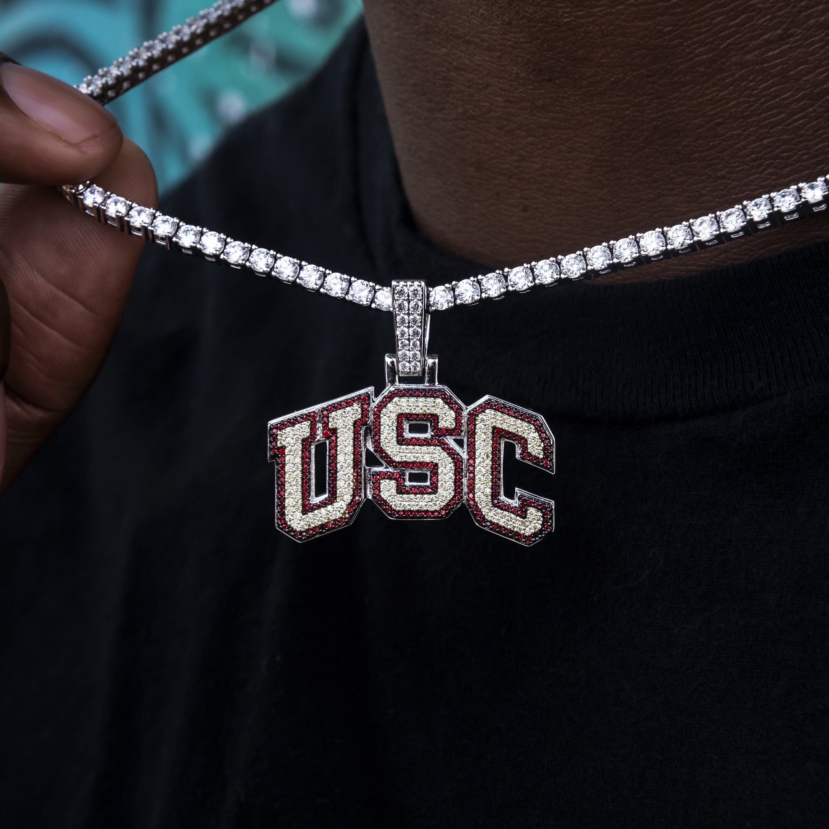 GLD Men USC Trojans Logo Official NCAA Pendant