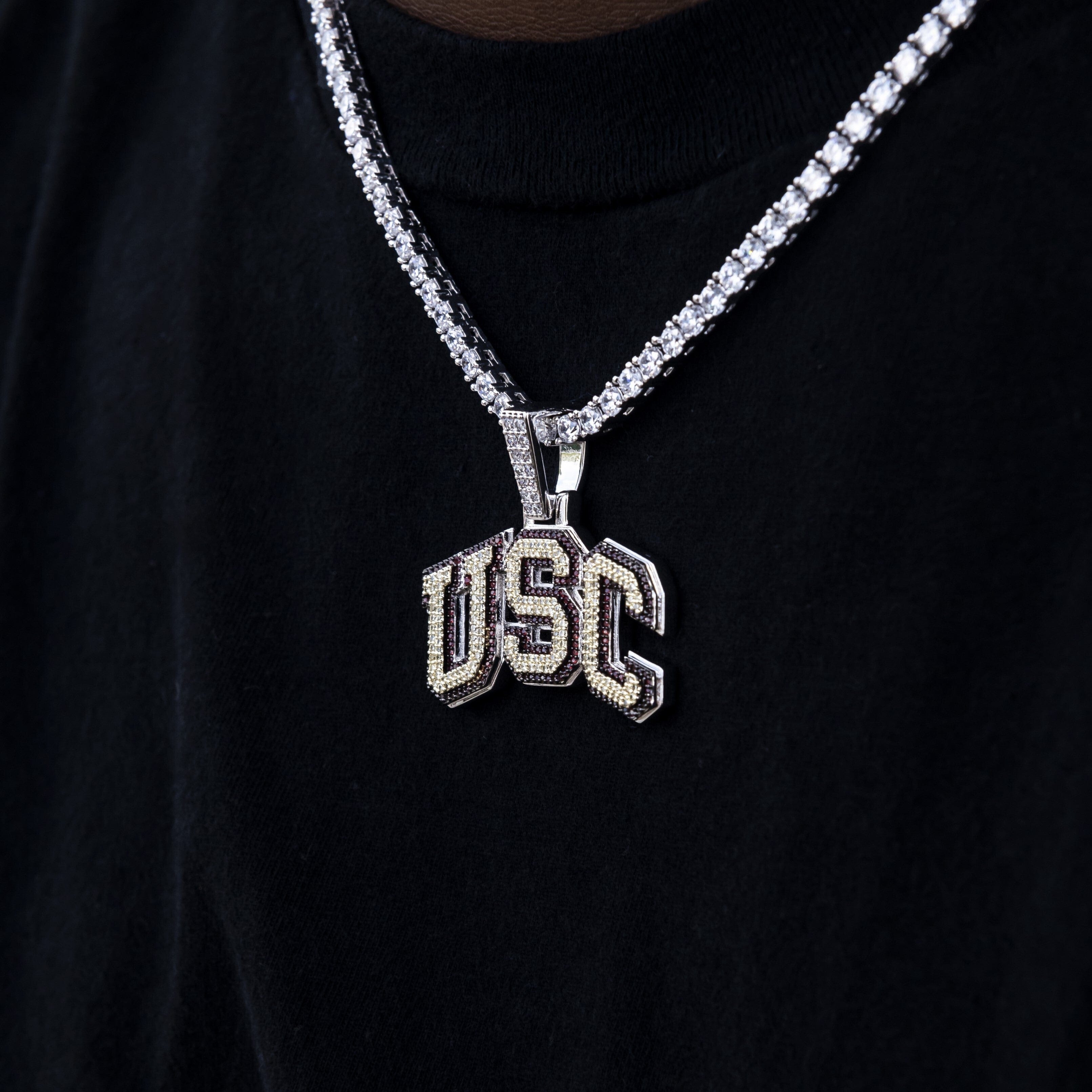 GLD Men USC Trojans Logo Official NCAA Pendant