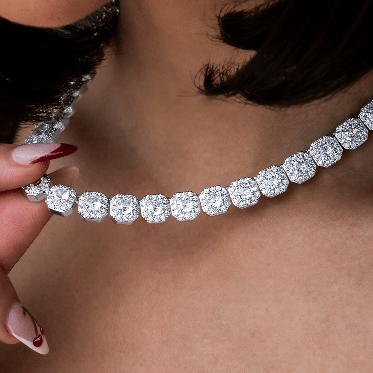 GLD PROMO - WOMEN Clustered Tennis Necklace in White Gold - 8.5 mm