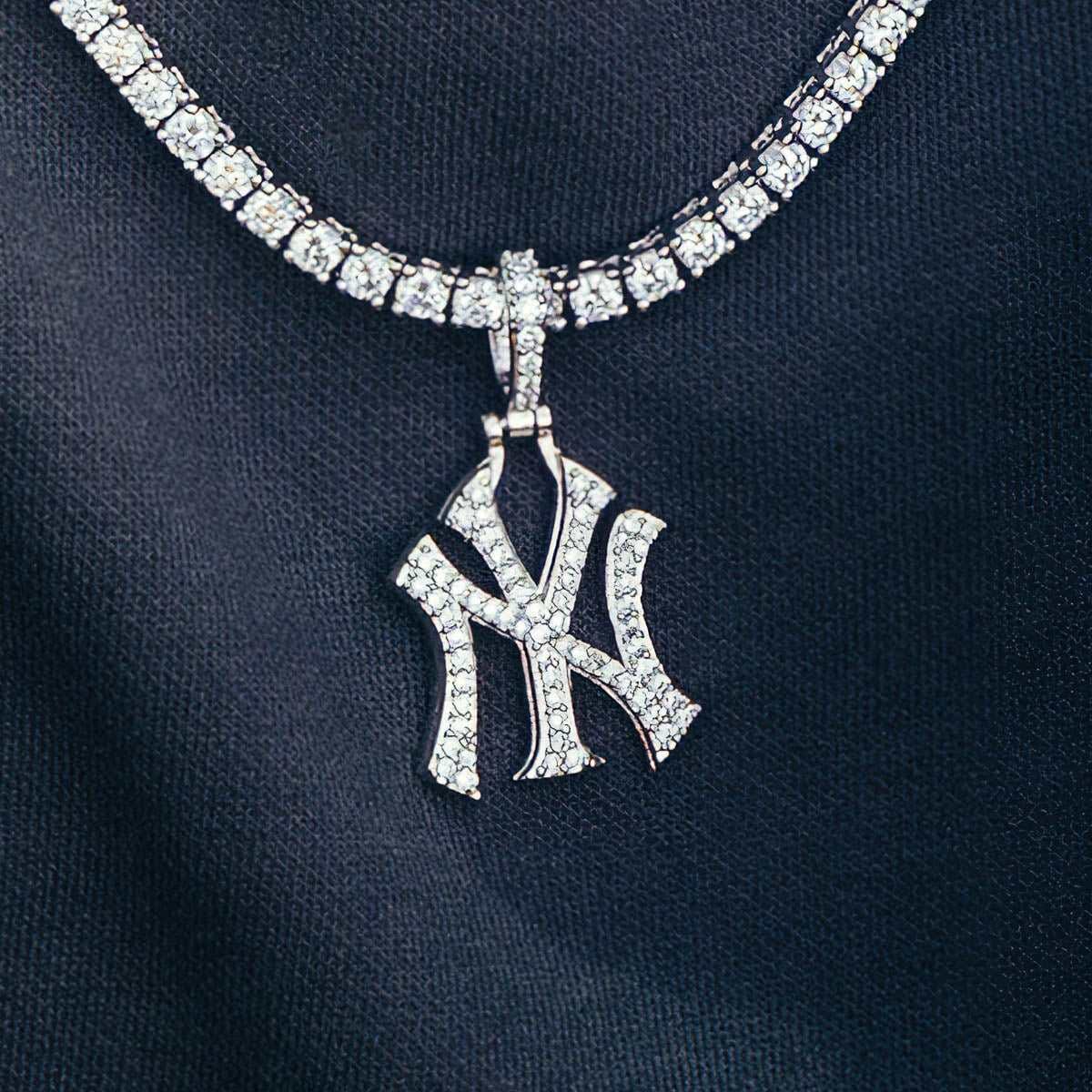 GLD PROMO New York Yankees Official MLB Micro Logo Pendant in White Gold