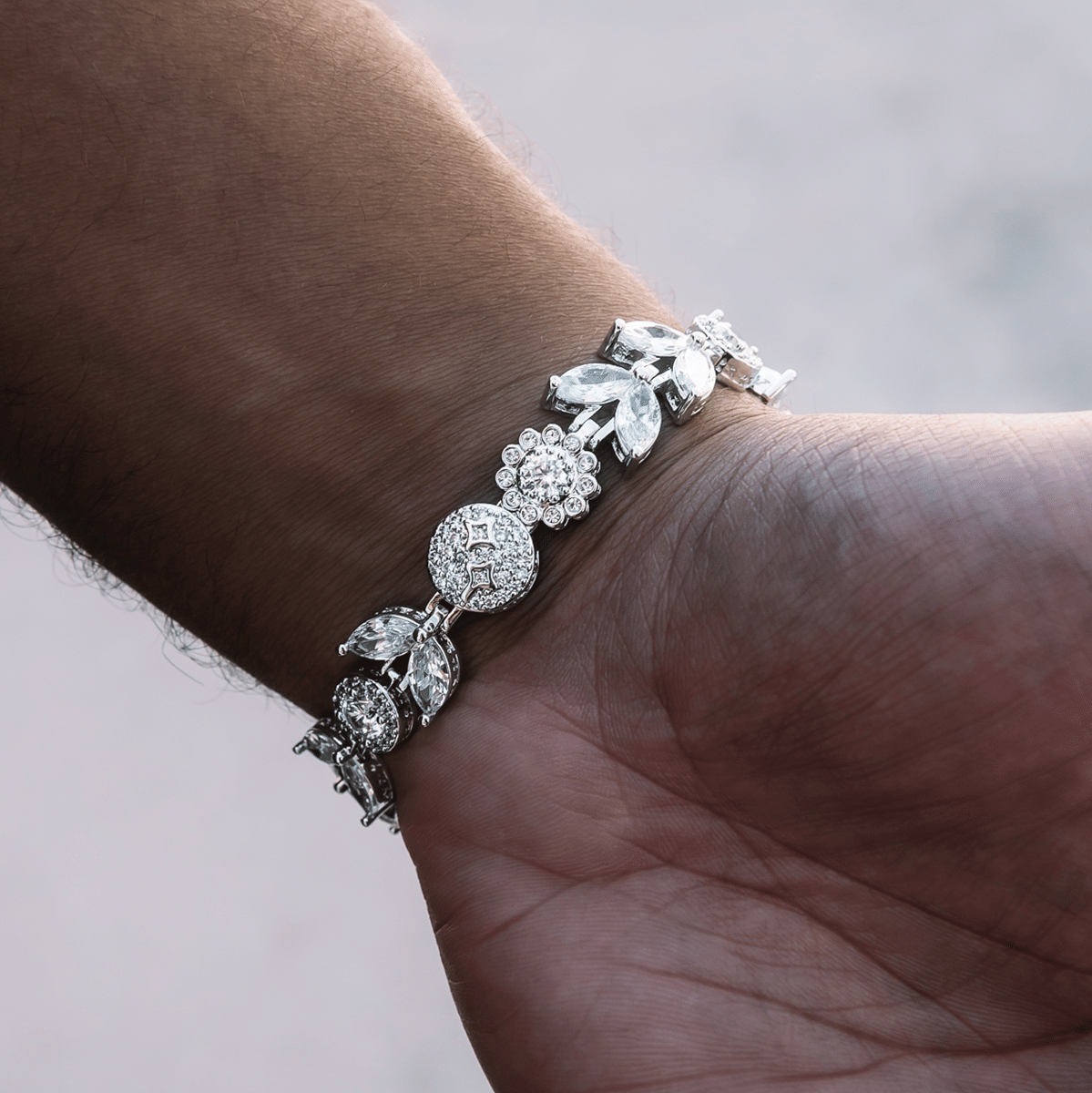 GLD PROMO Diamond Flower Bracelet