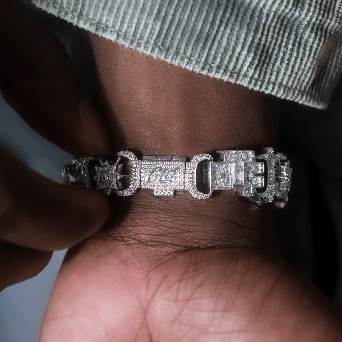 GLD PROMO OTF Baguette Infinity Bracelet - 17 mm