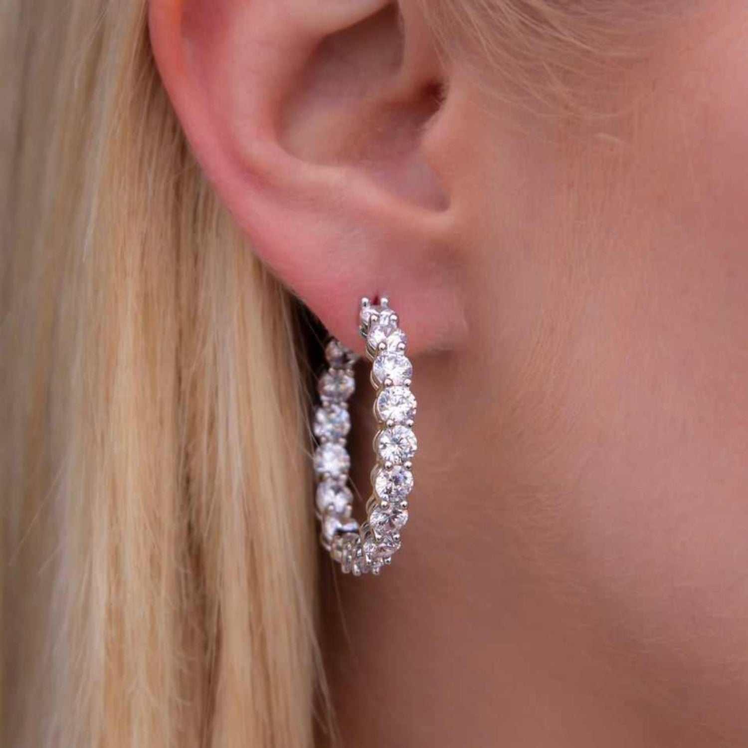GLD Women GLD Eternity Hoop Earrings in White Gold - 4 mm
