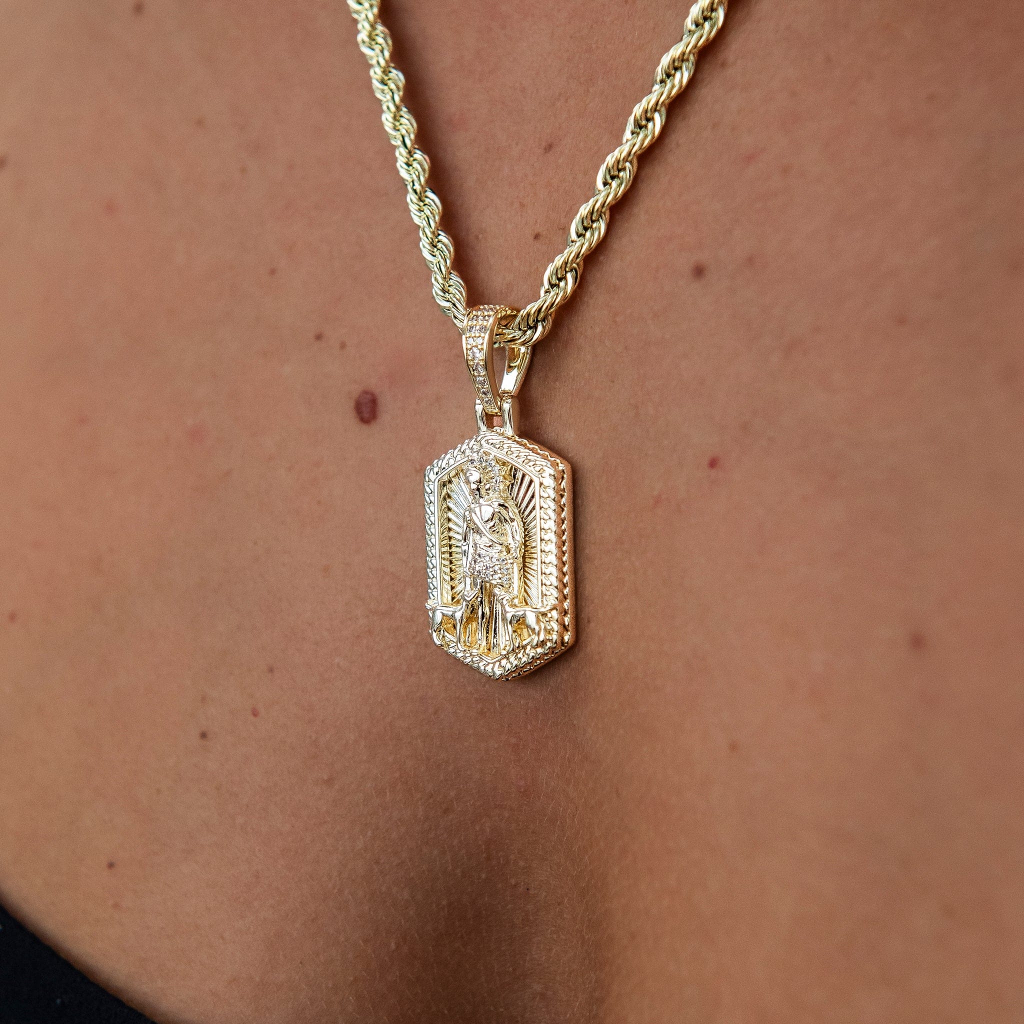 GLD Women San Lazaro Pendant in Yellow Gold