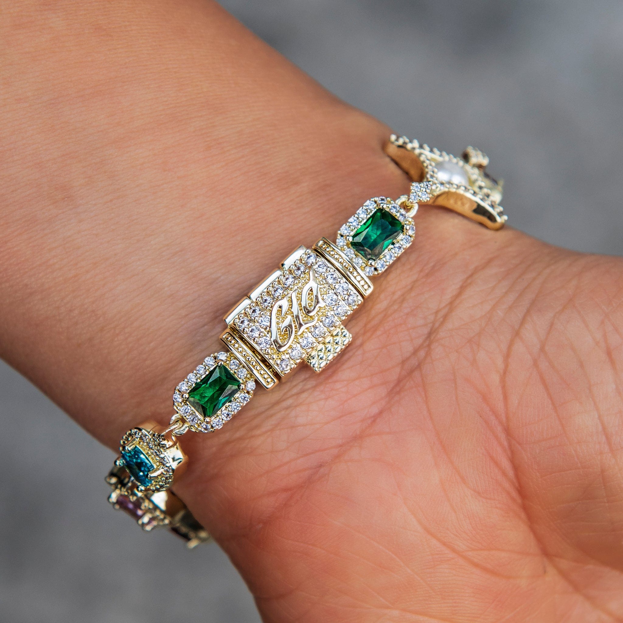 GLD Women Colored Gemstone Pearl Bracelet in Yellow Gold