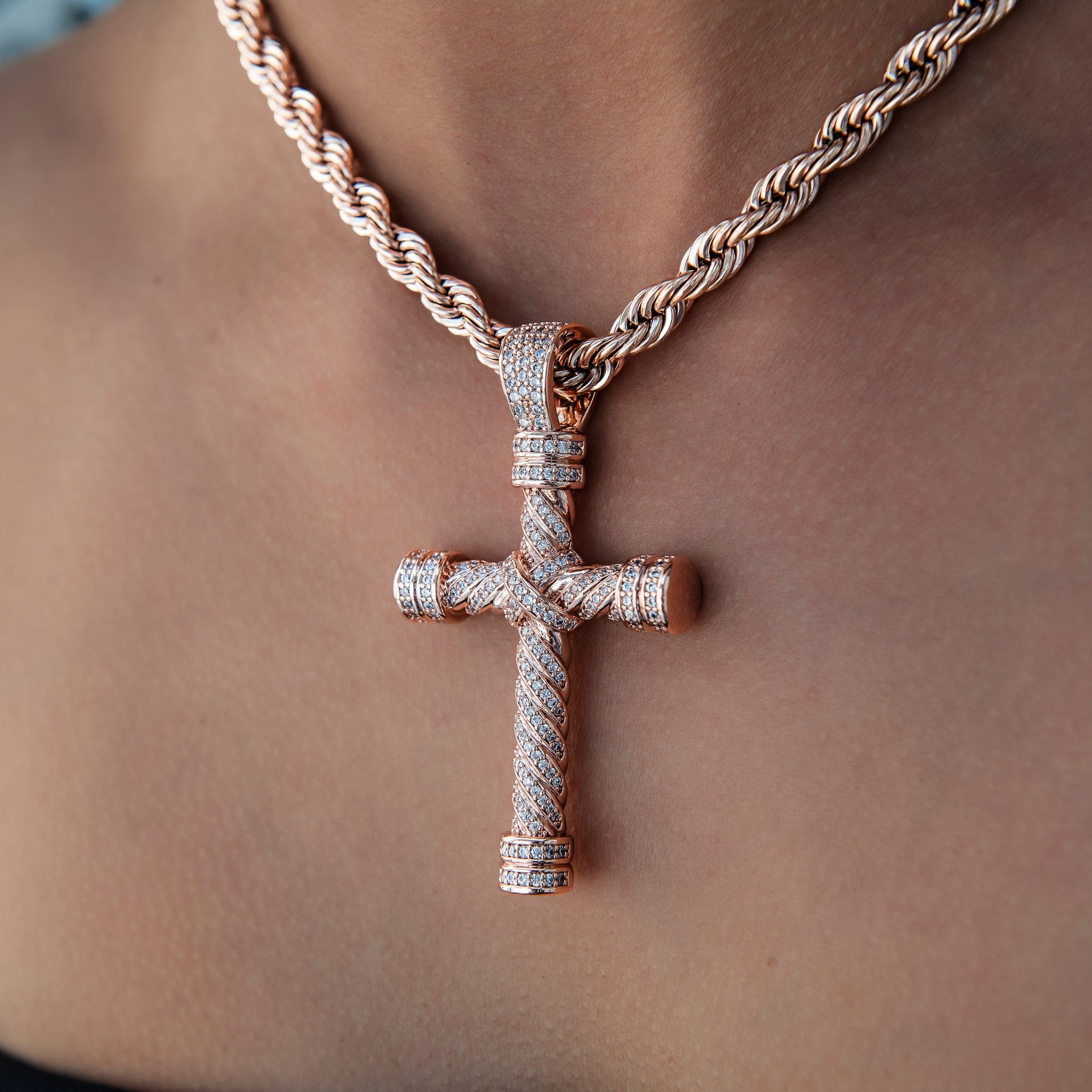 GLD Women Diamond Rope Cross Pendant in Rose Gold