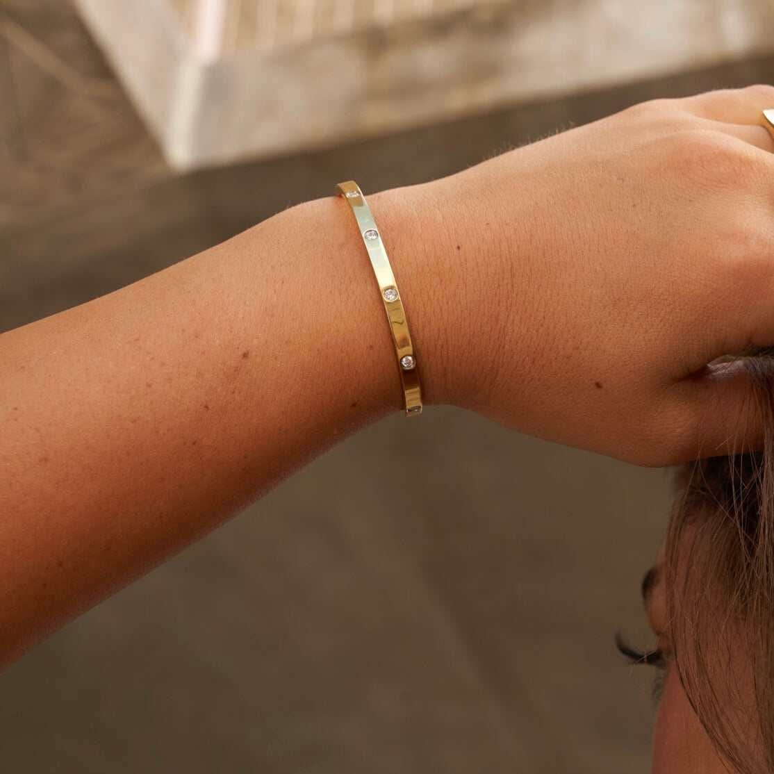 GLD PROMO - WOMEN Stationed Stone Open Cuff Bracelet - Yellow Gold