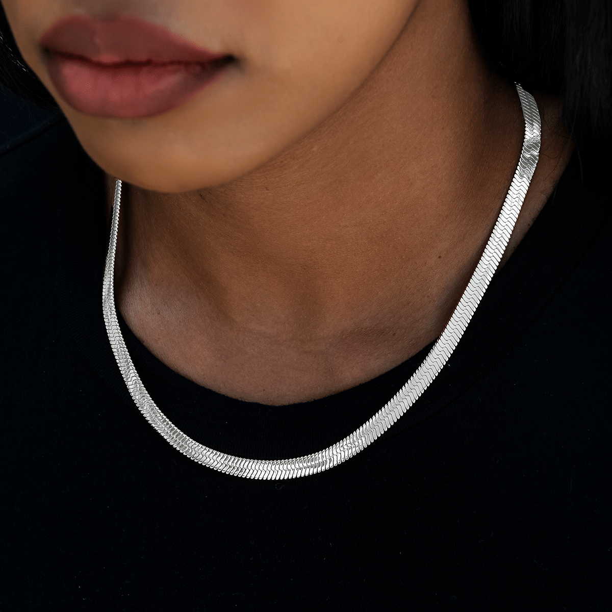 GLD Women Herringbone Necklace in White Gold - 8 mm