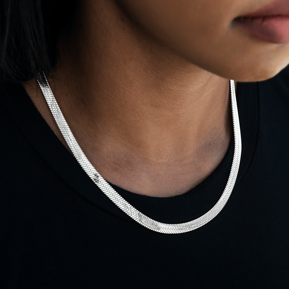 GLD Women Herringbone Necklace in White Gold - 8 mm