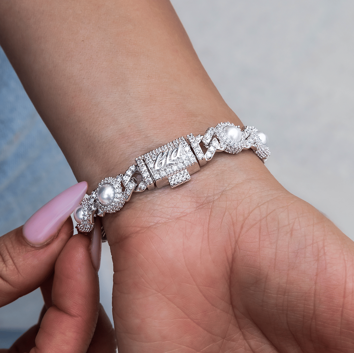 GLD Women 10 mm Iced Halo Cuban Bracelet with Pearls in White Gold