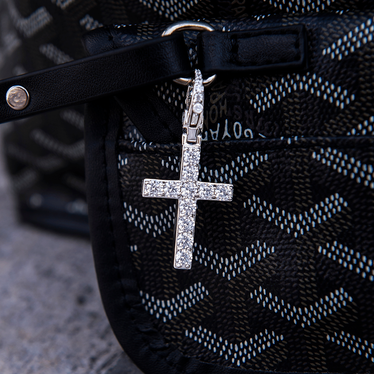 GLD Women Diamond Cross Clip On Pendant - White Gold