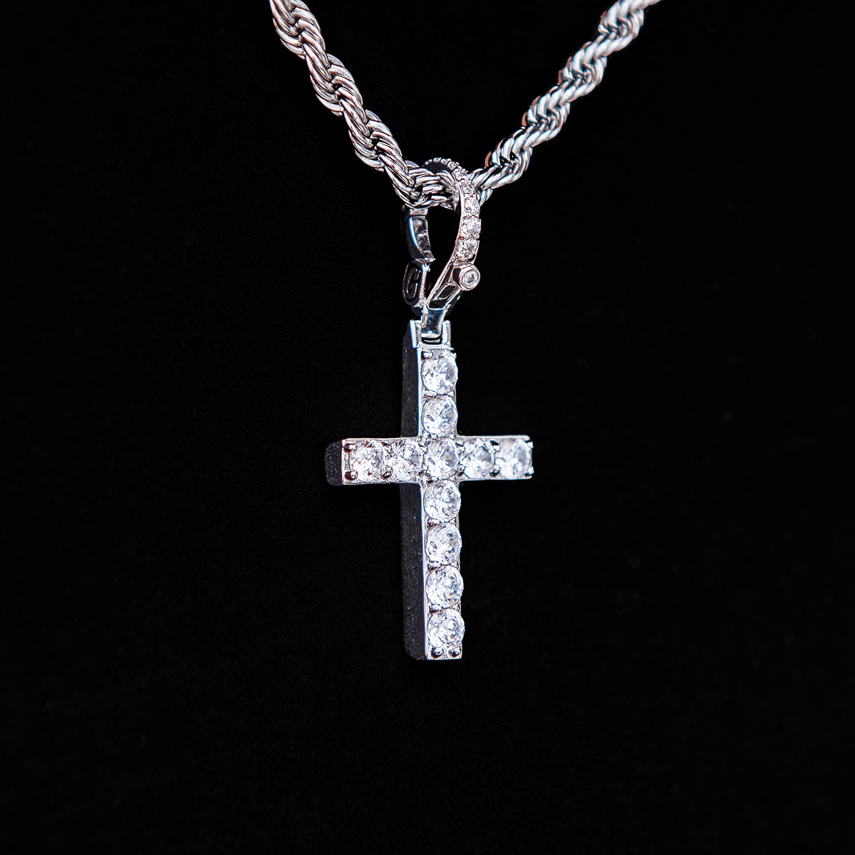 GLD Women Diamond Cross Clip On Pendant - White Gold